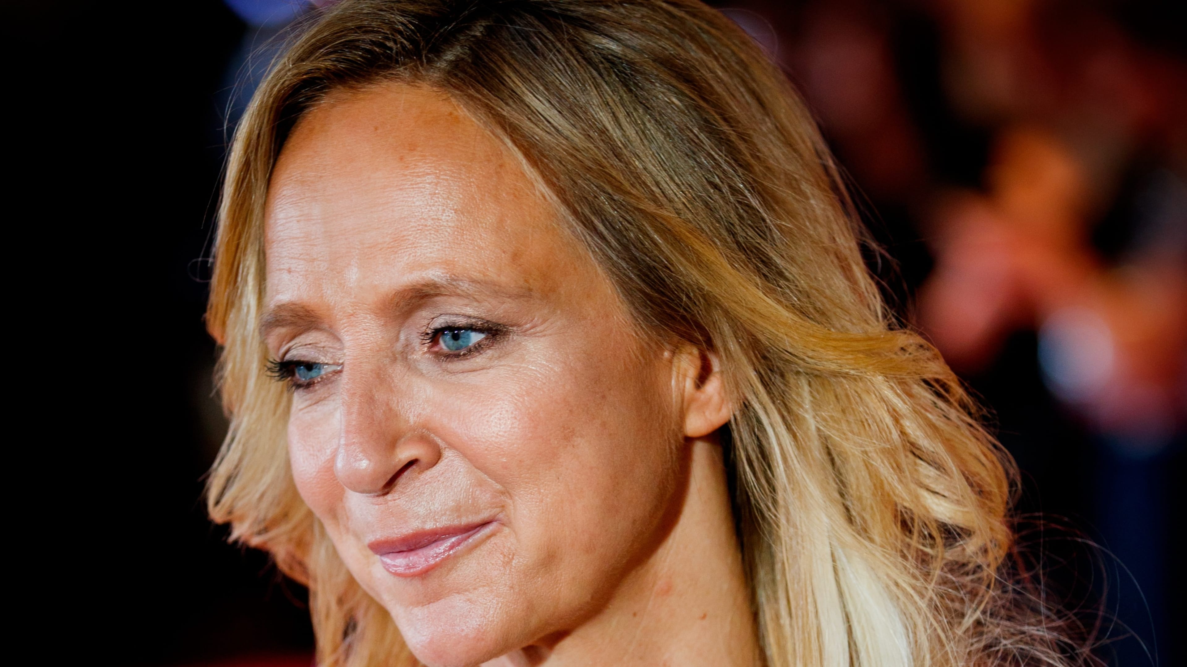 Floortje Dessing deelt fantastisch nieuws: 'Kus de grond onder mijn ...