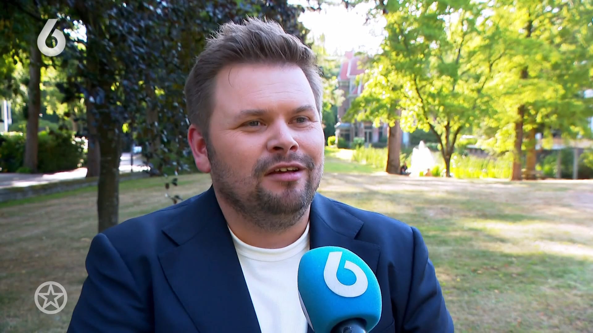 Thomas van Groningen maakt indruk als presentator De Oranjezomer: 'Groot talent'