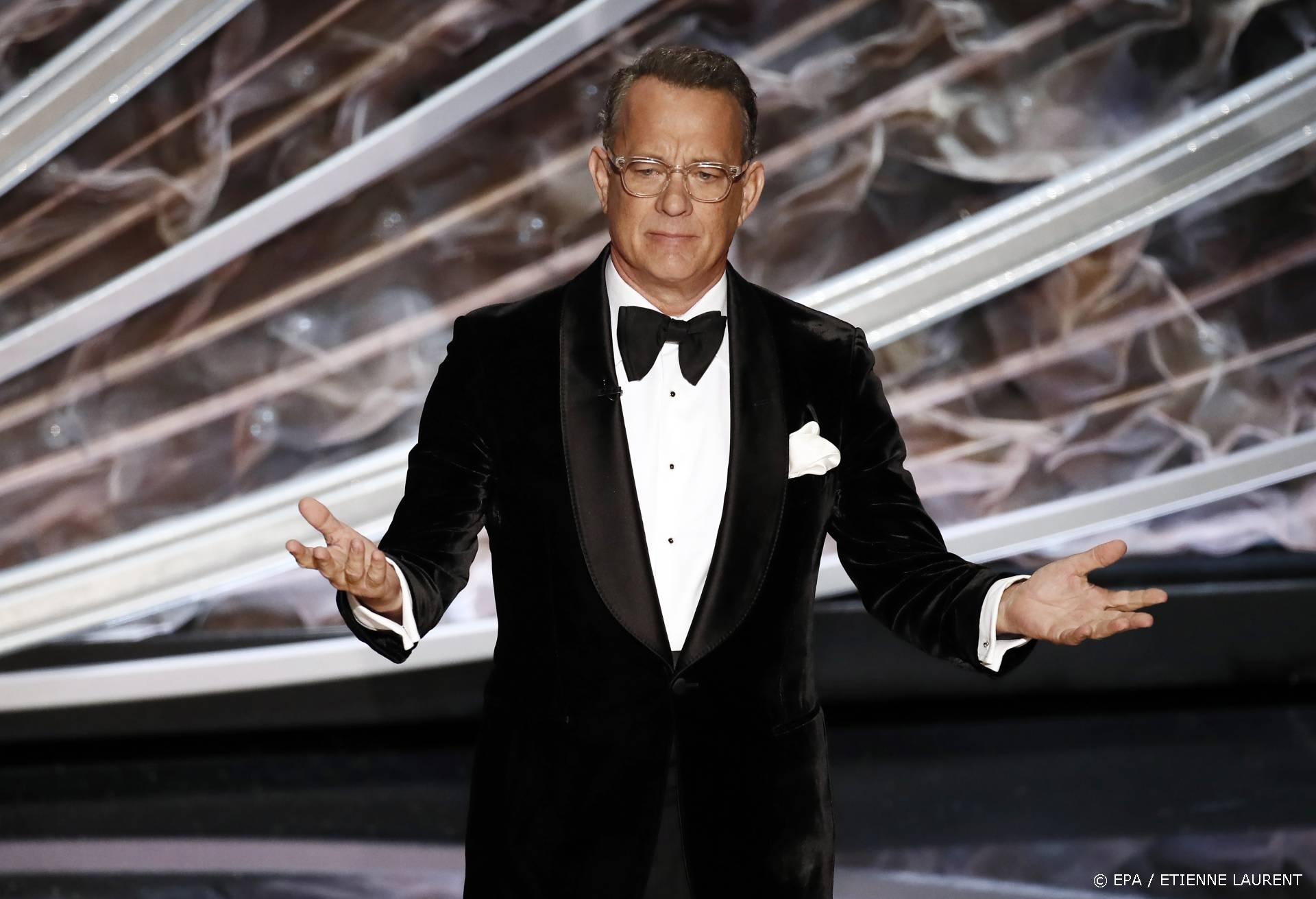 Tom Hanks crasht bruiloft en maakt foto's met bruidspaar