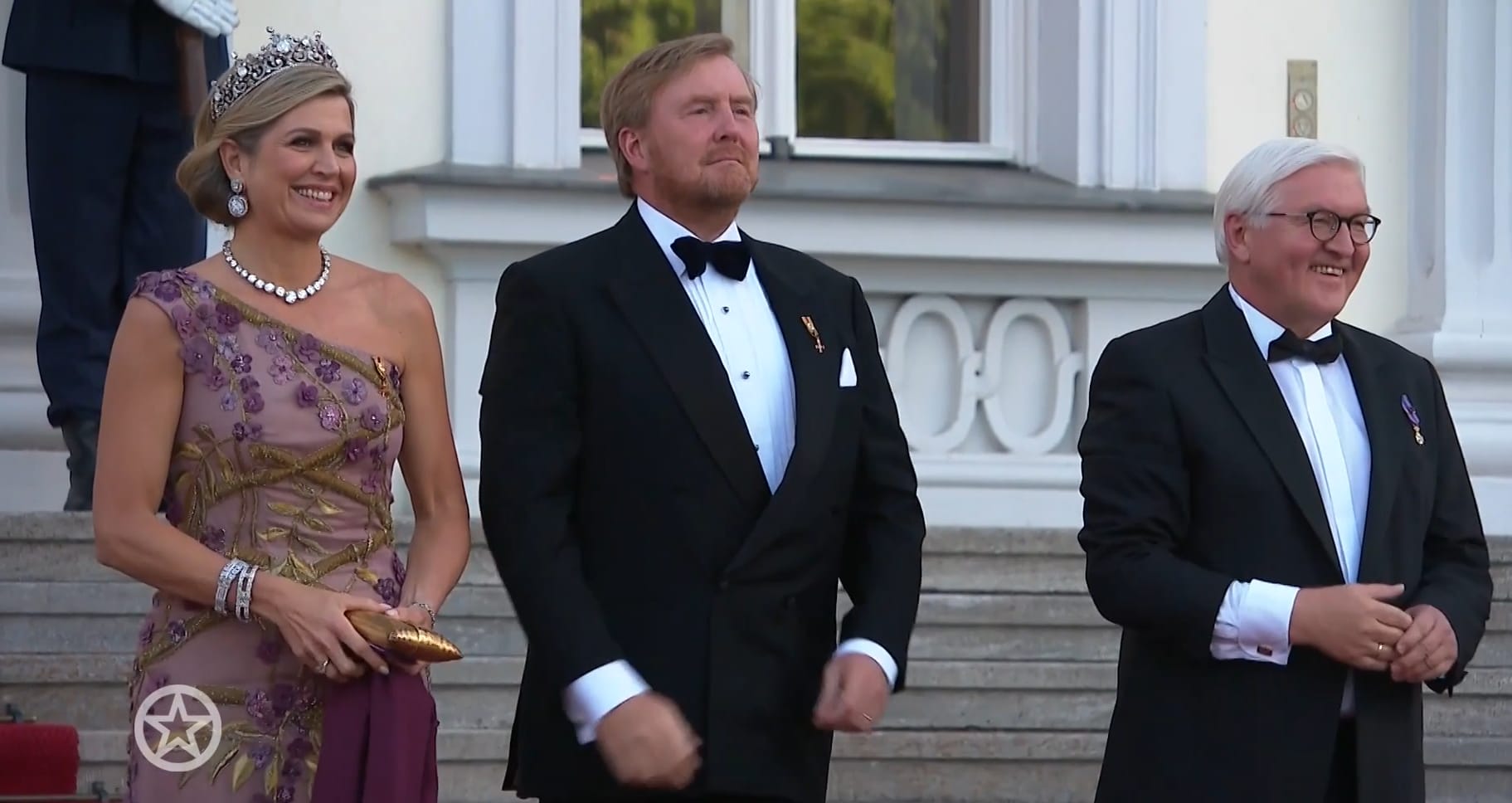 Stralende Máxima bij galadiner in Berlijn