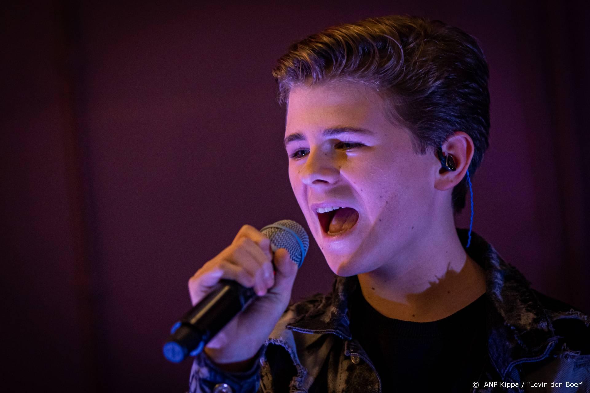Matheu Hinzen zingt titelsong Piraten van Hiernaast
