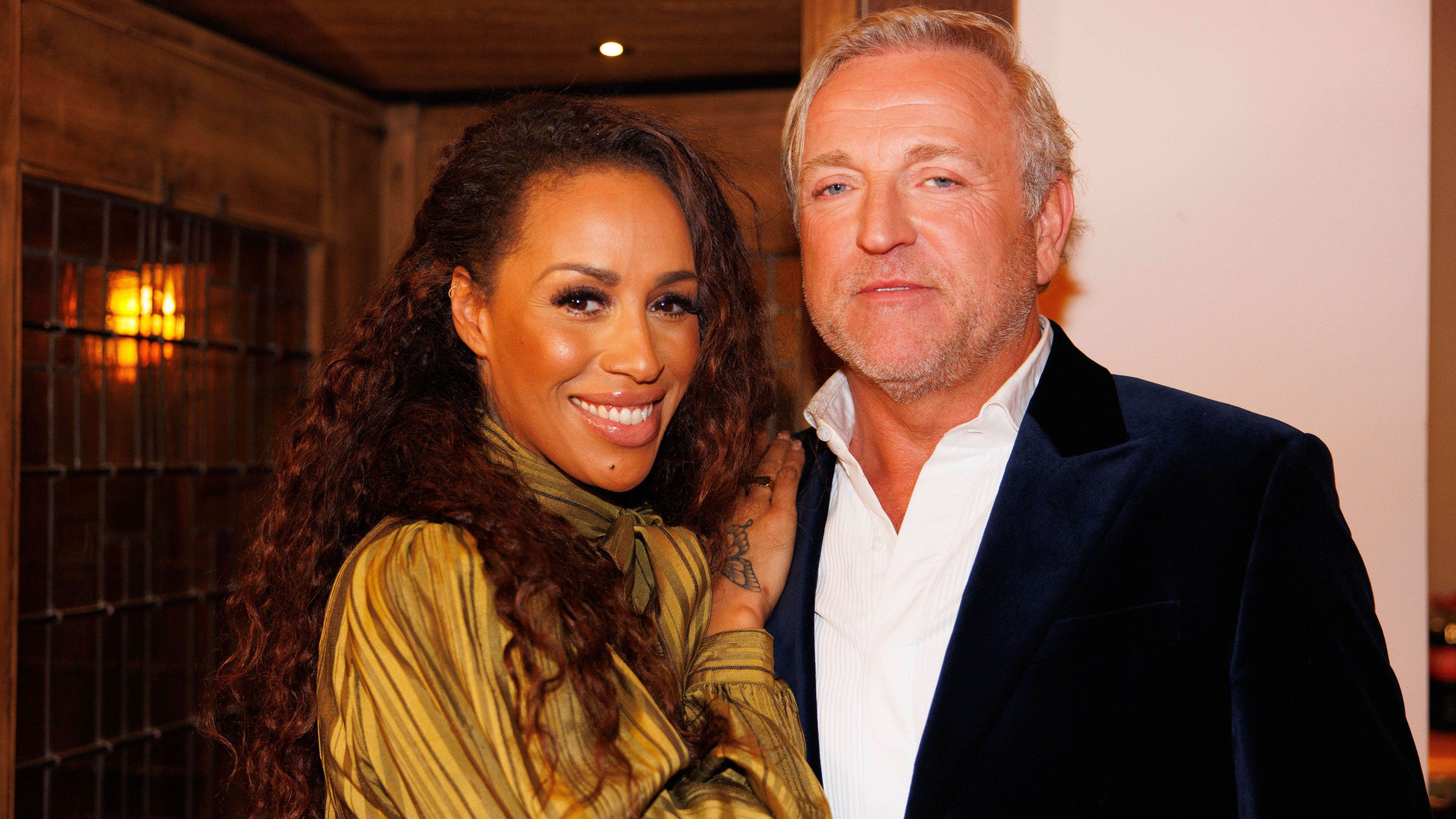 Gordon geeft 'lachwekkend' liefdesadvies aan Glennis Grace