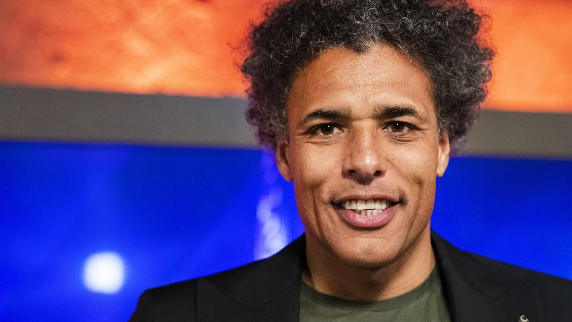 Pierre van Hooijdonk diep door het stof