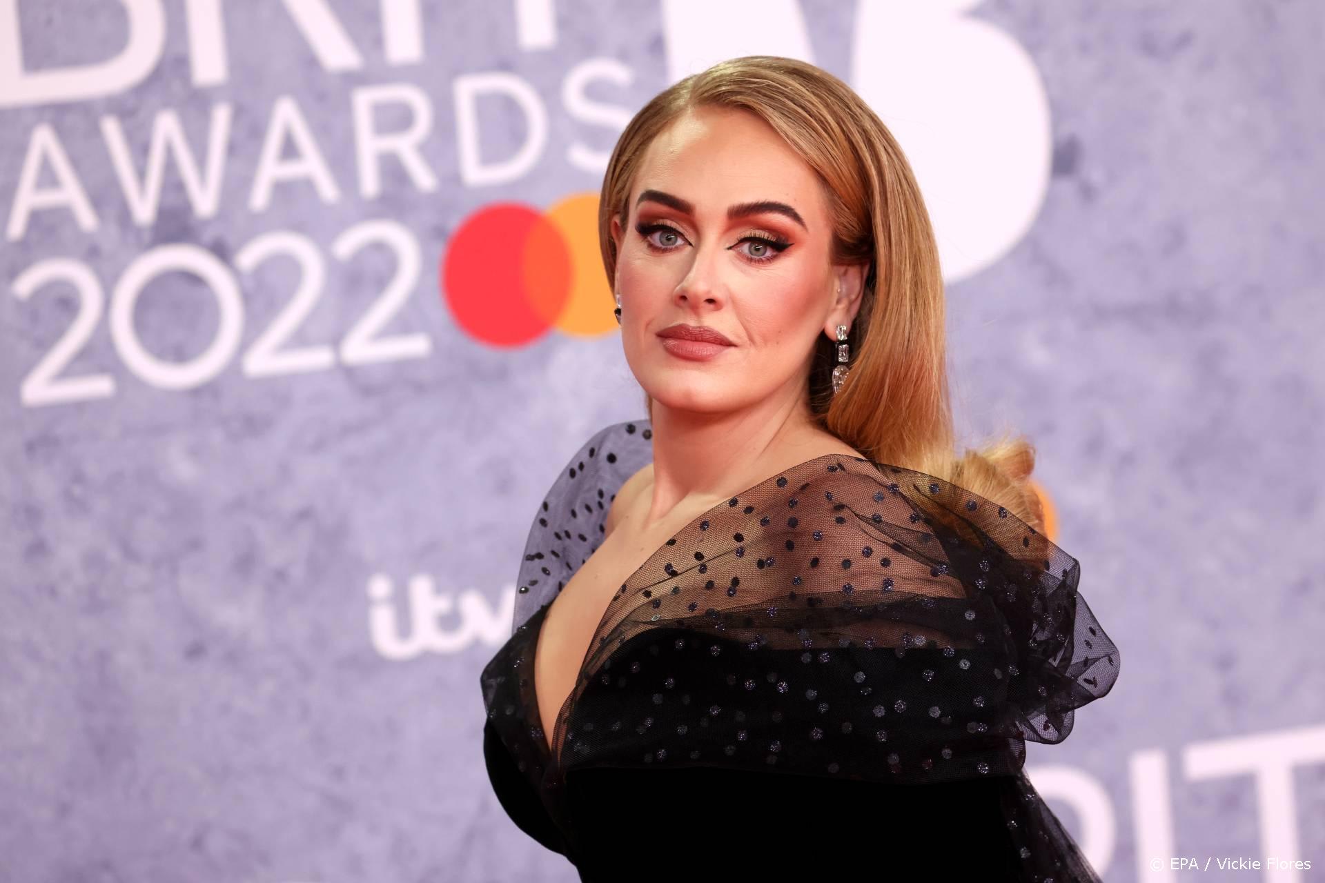 ZIEN: Adele emotioneel bij terugkeer op podium