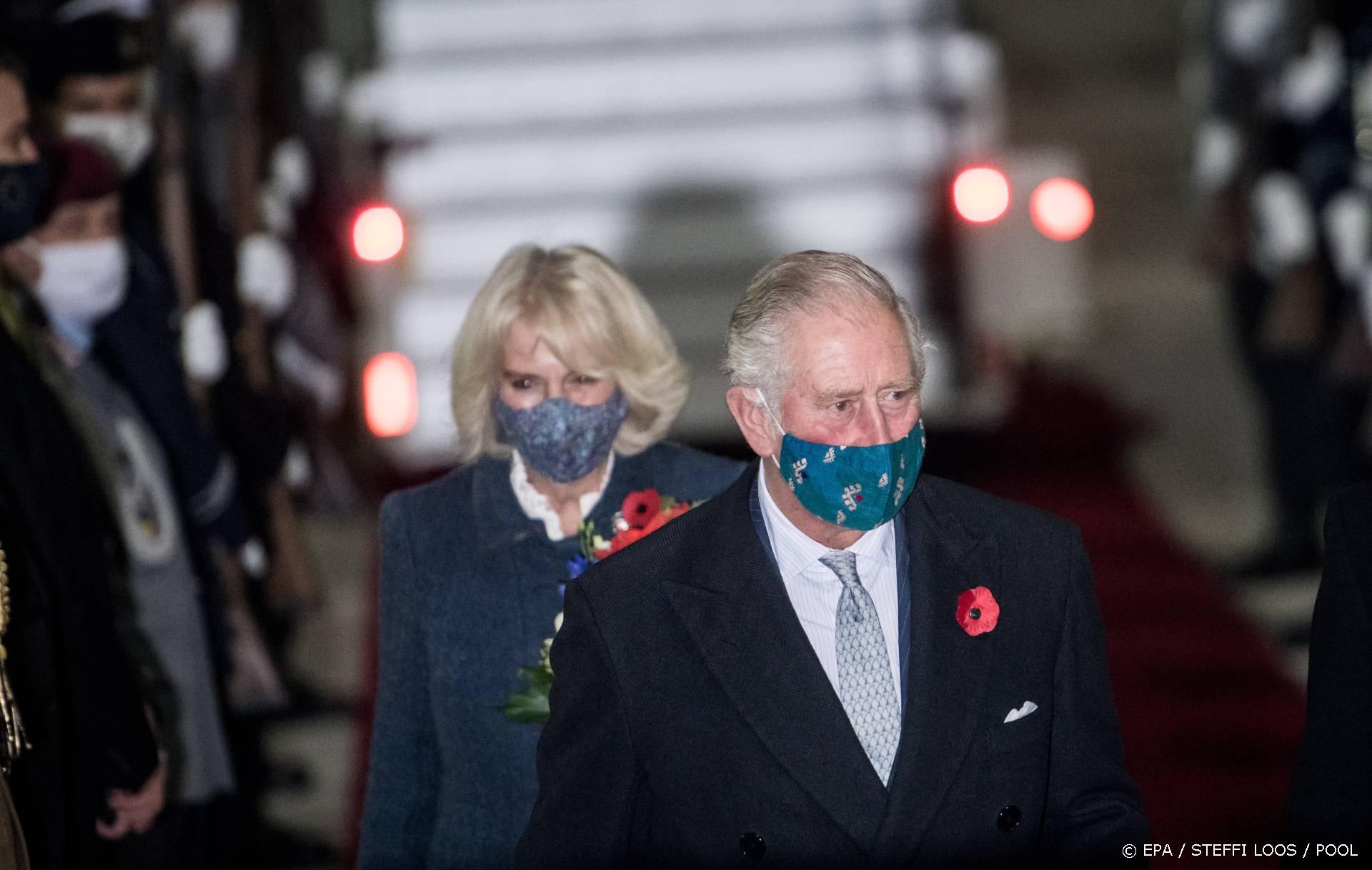 Charles, Camilla, William en Catherine naar première James Bond