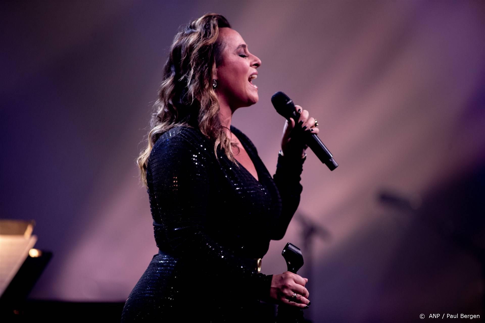 Emotionele Trijntje voor het eerst weer op podium na overlijden vader