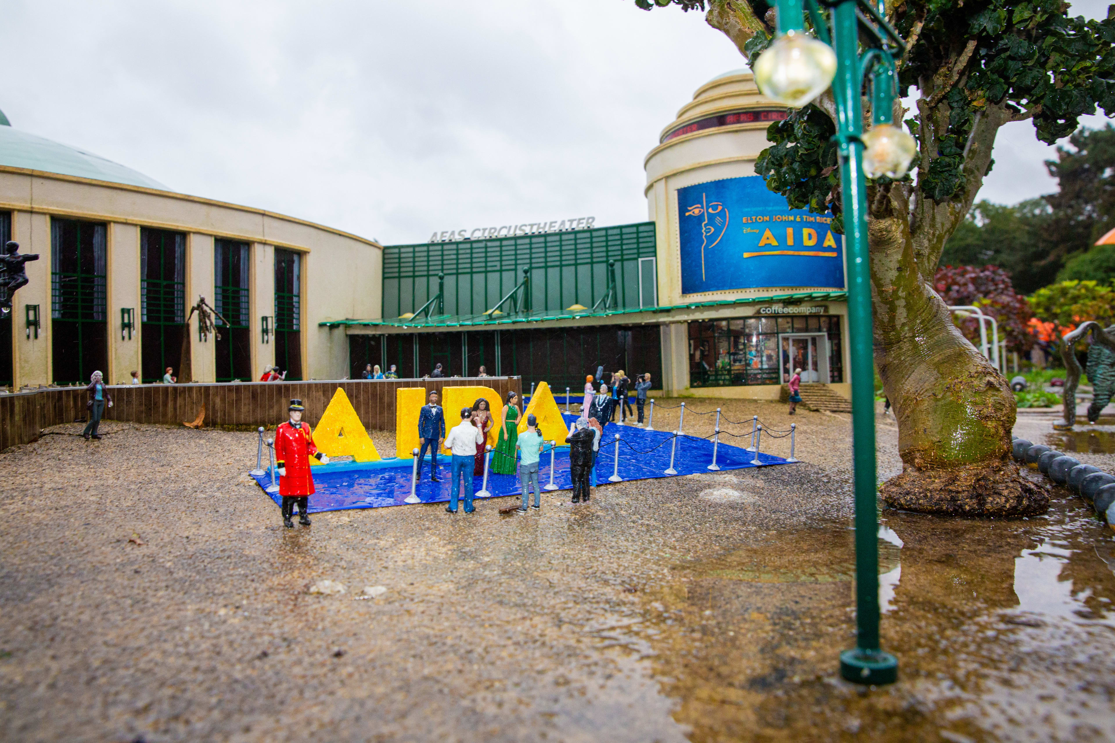 ZIEN: Mini-Shownieuws gespot in Madurodam