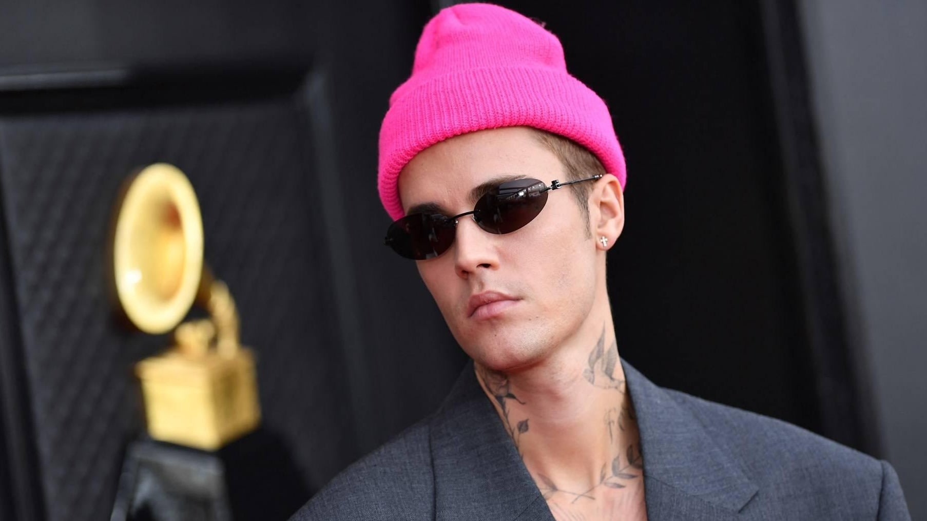 ZIEN: Justin Bieber misdraagt zich in het openbaar