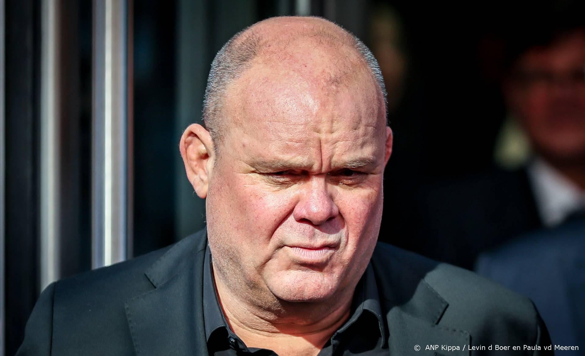 Paul de Leeuw drinkt jenevertje op Bram van der Vlugt