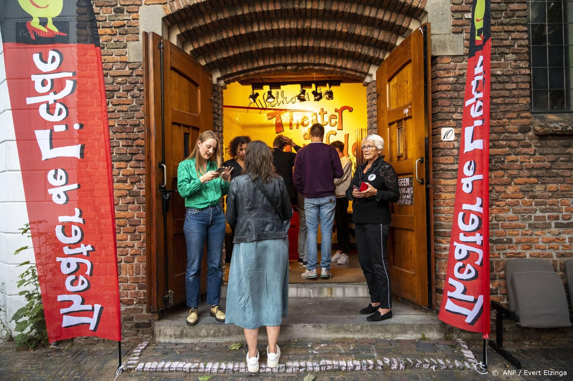 Theater de liefde krijgt dwangsom van 2500 euro na voorstelling Theo Maassen 