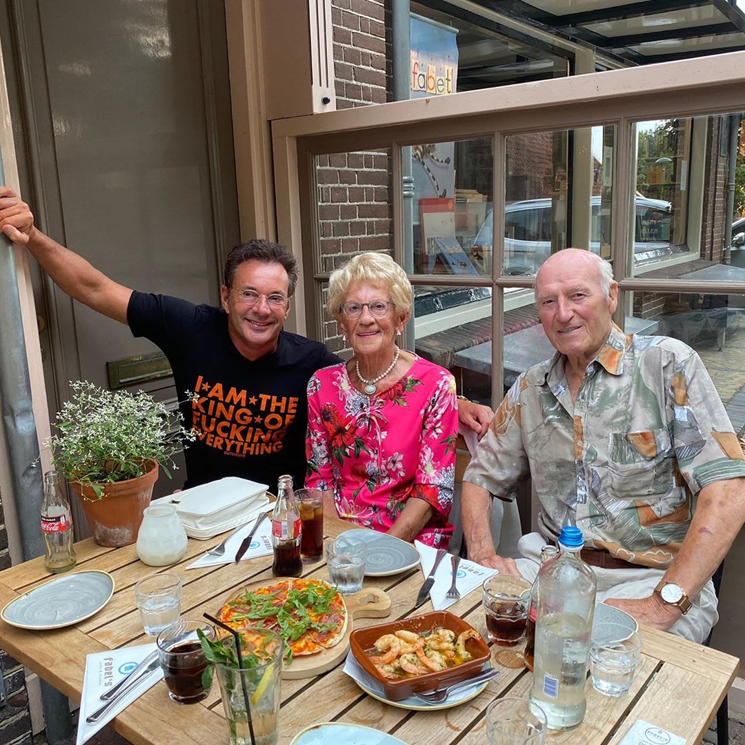 Gerard Joling niet bij verjaardag van moeder Janny