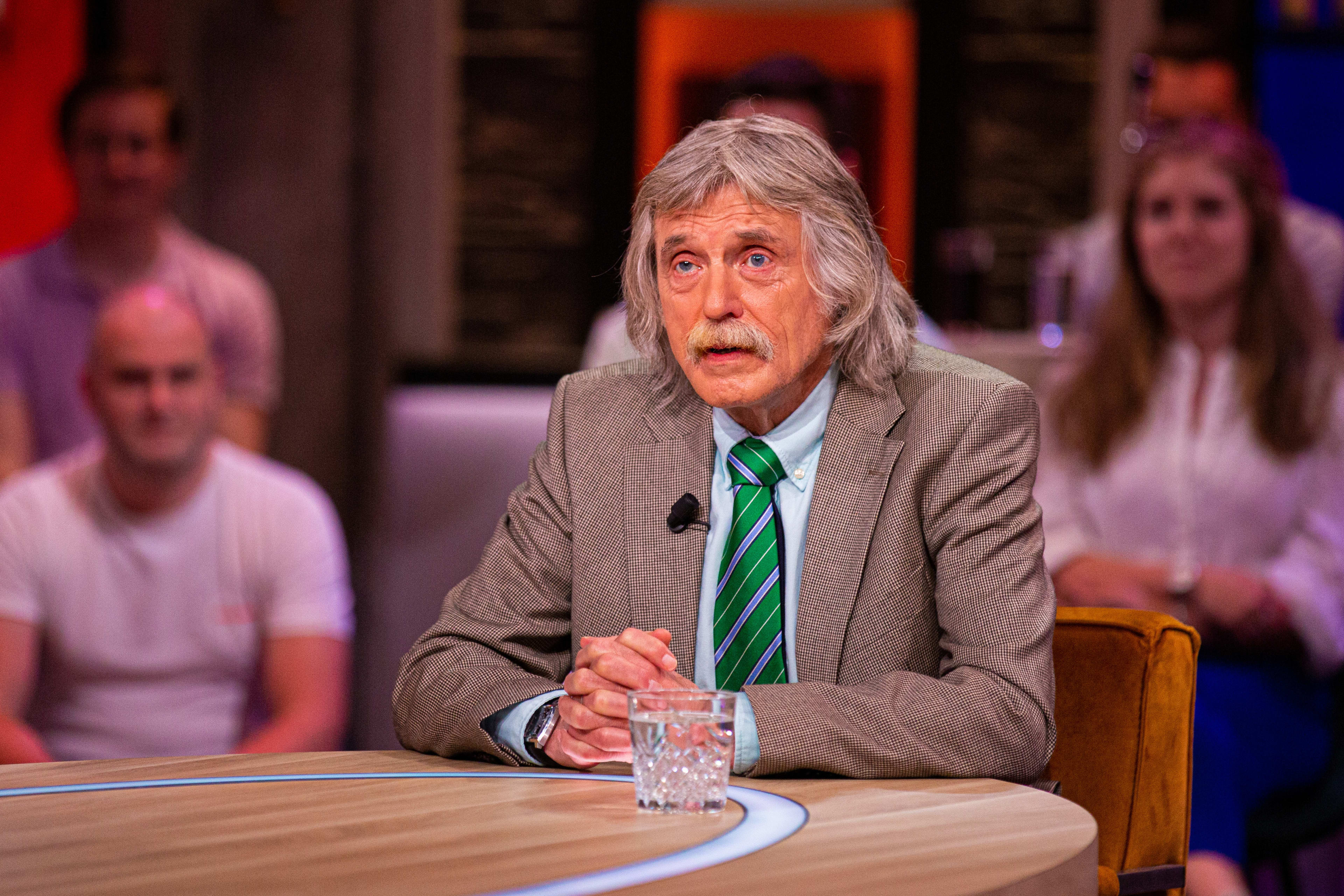 Johan Derksen onder het mes: 'Zware operatie'