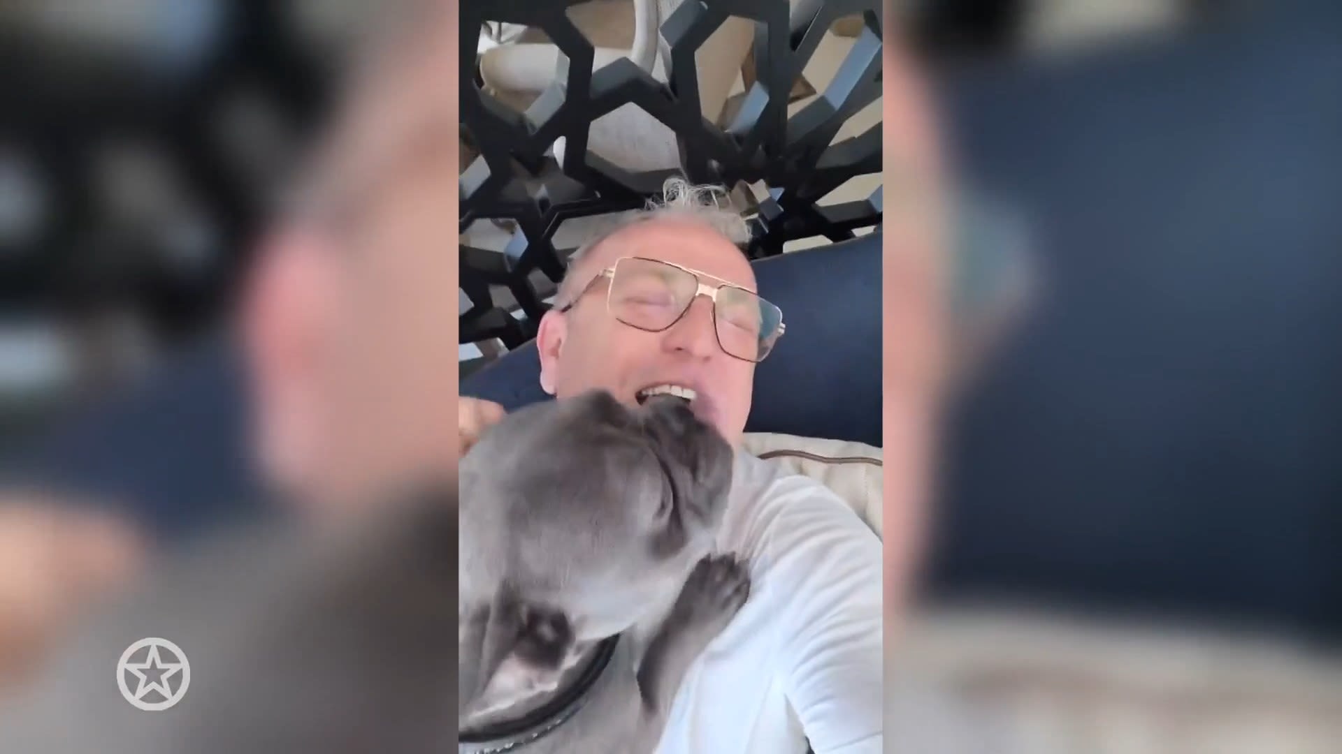 Gordon blij verrast bij thuiskomt in Dubai