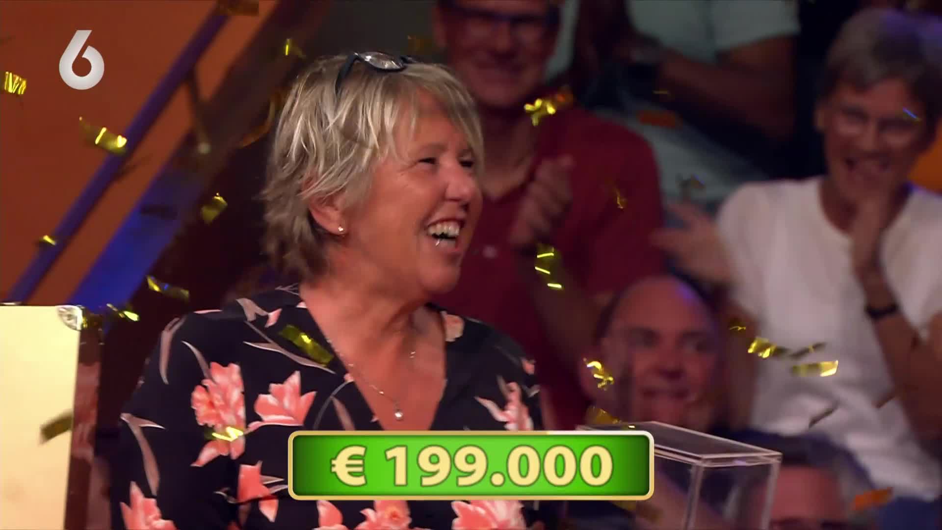 Angela heeft het geluk aan haar zijde en wint een schitterend bedrag!