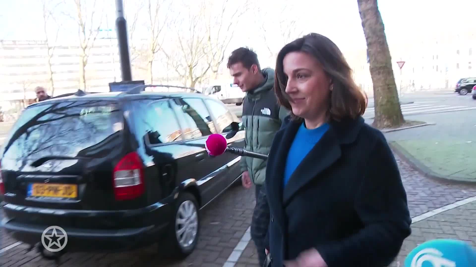 Advocaat Lil' Kleine verlaat politiebureau