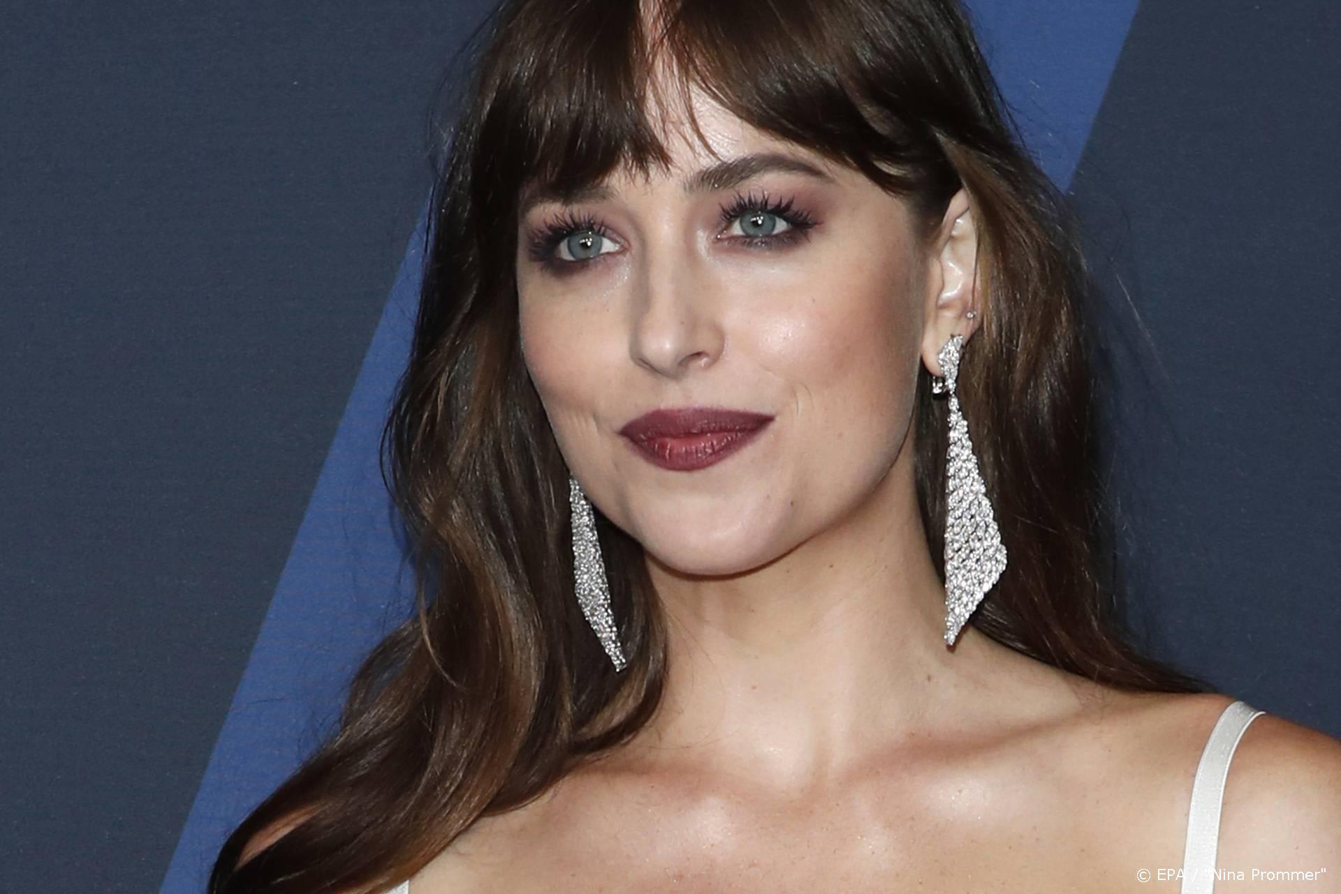 Dakota Johnson 'omarmt' haar depressies