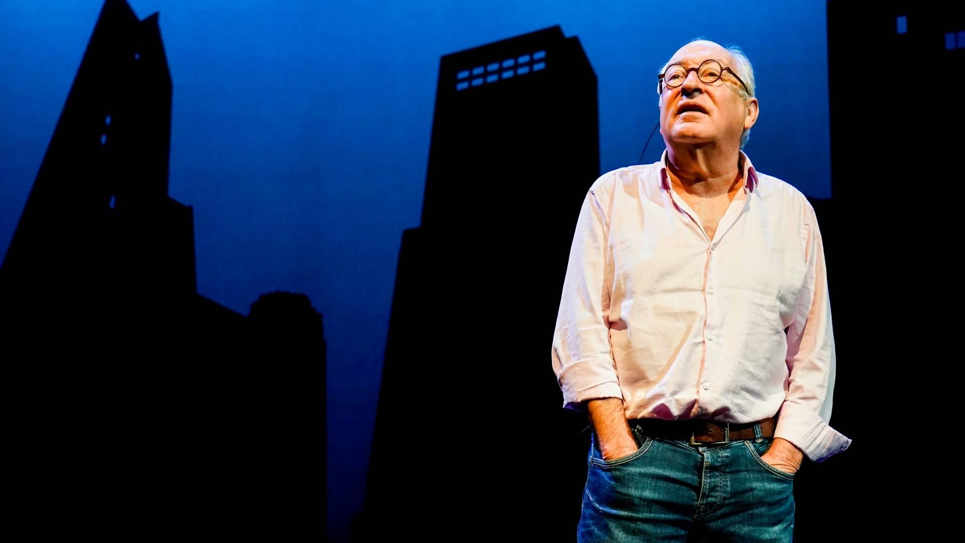 Youp van 't Hek dient aanvraag in: maak Carré een kerk