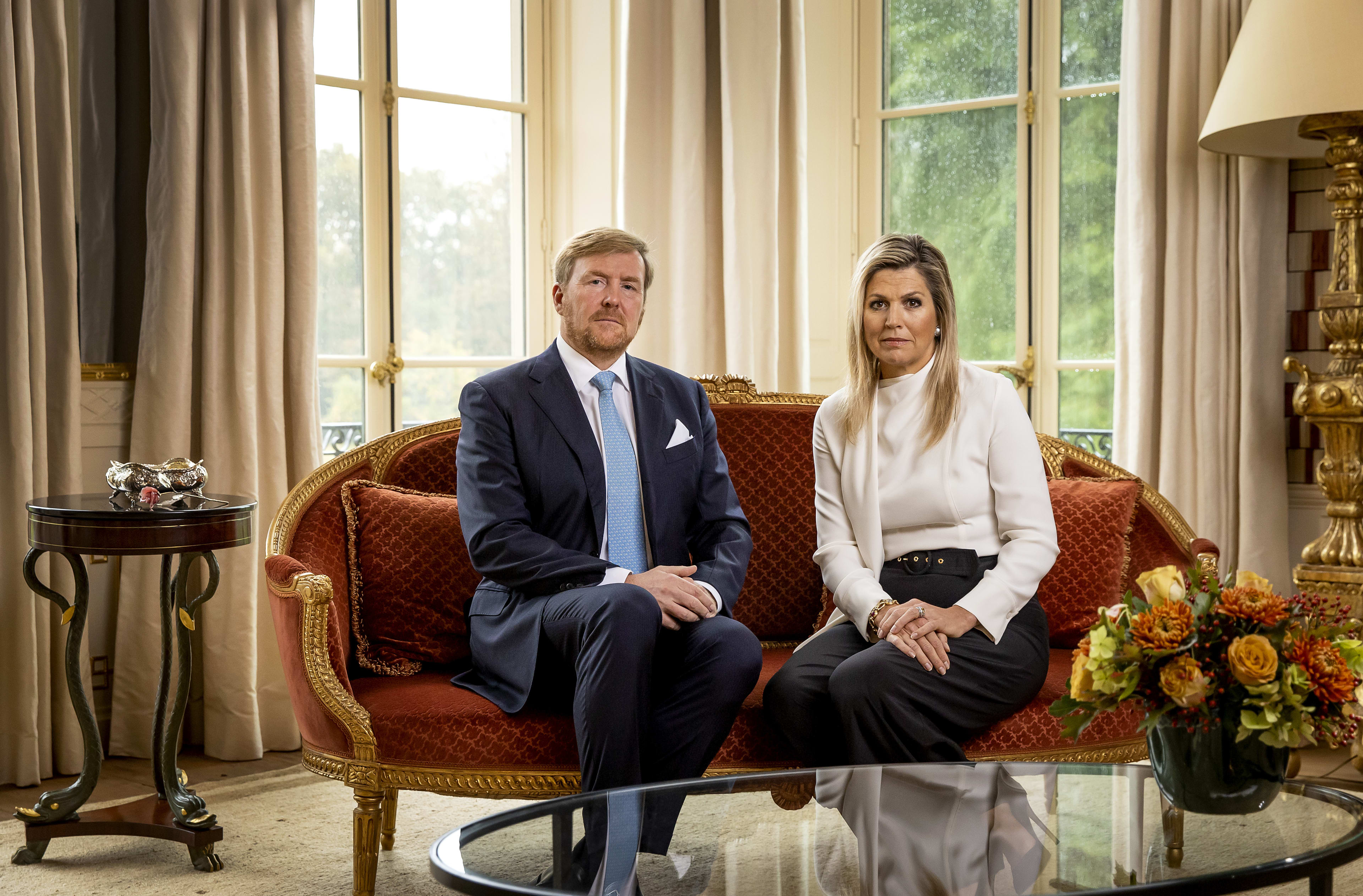 Willem-Alexander, Máxima en Beatrix onderweg naar uitvaart Constantijn