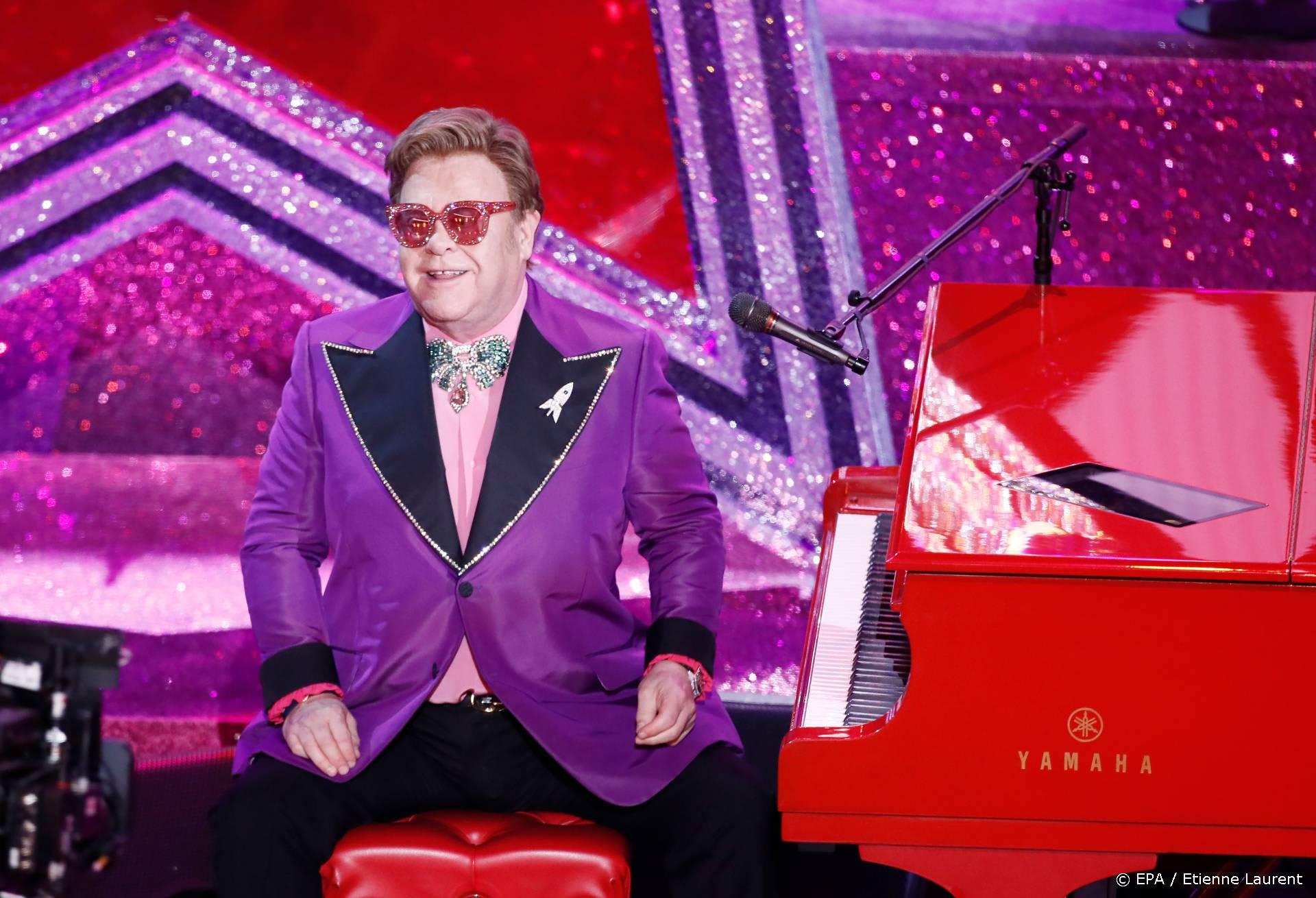 Elton John heeft meer dan 130.000 cd's en lp's