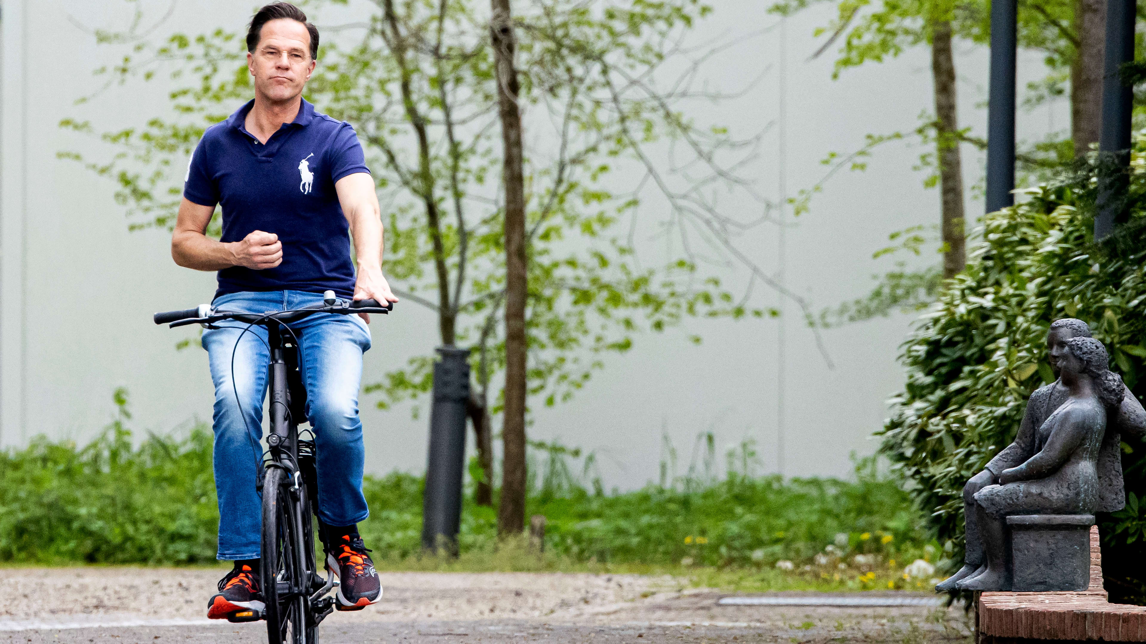 Rutte in zwembroek met 'Finse geliefde' gespot in Oostenrijk