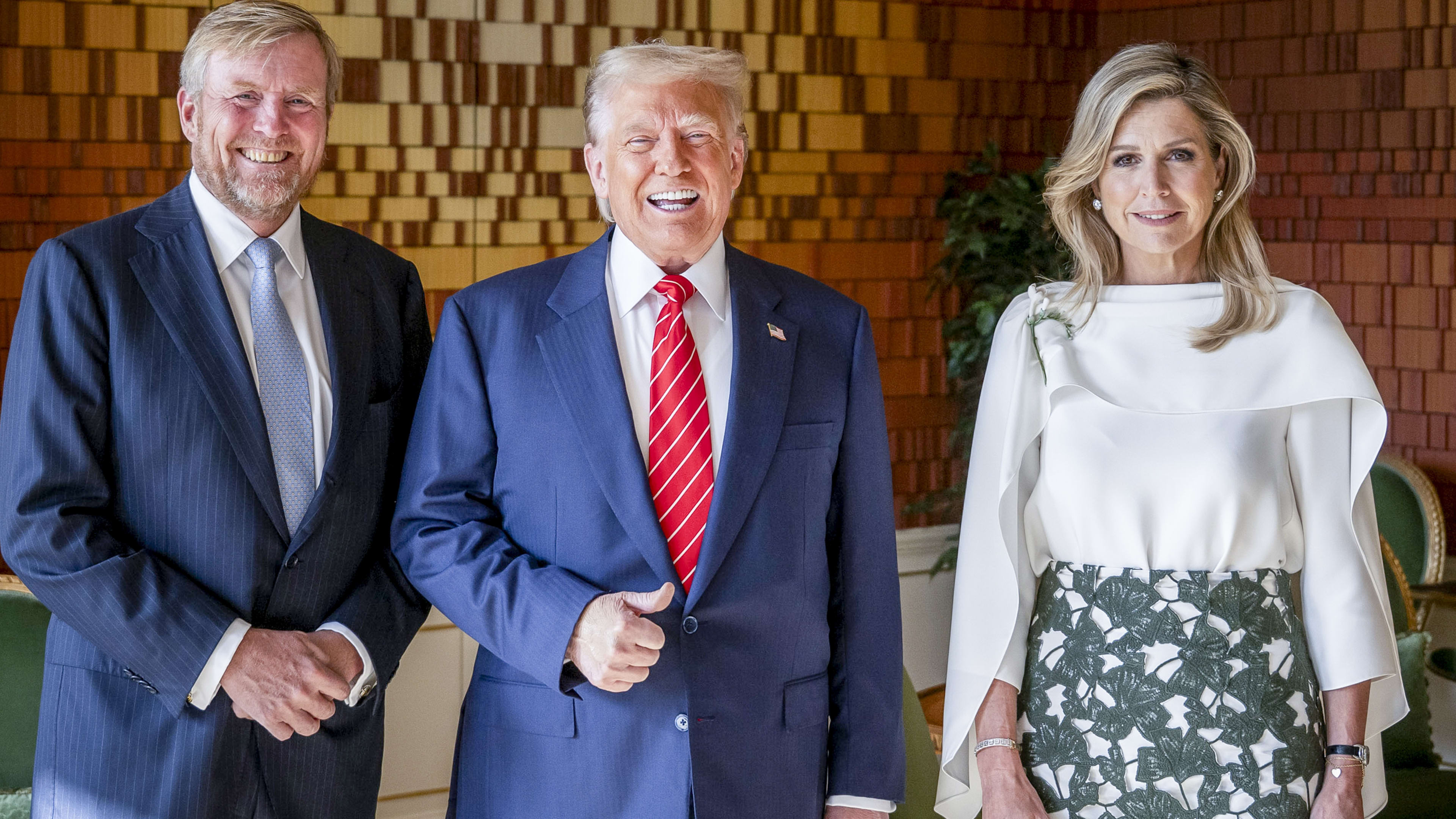 ZIEN: Máxima gaat viral met genadeloze Trump-imitatie