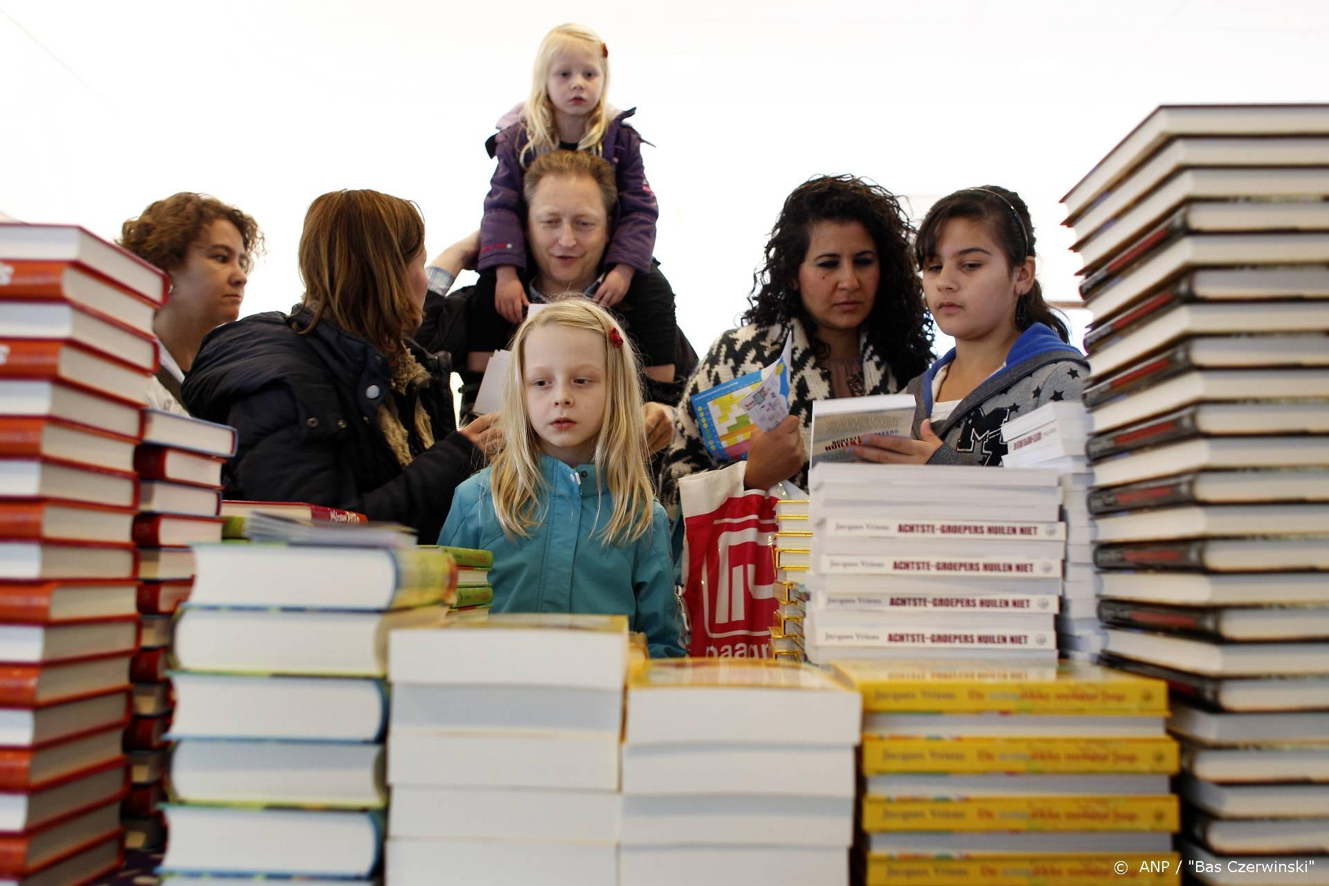 Boekenverkoop online passeert voor het eerst winkelverkoop