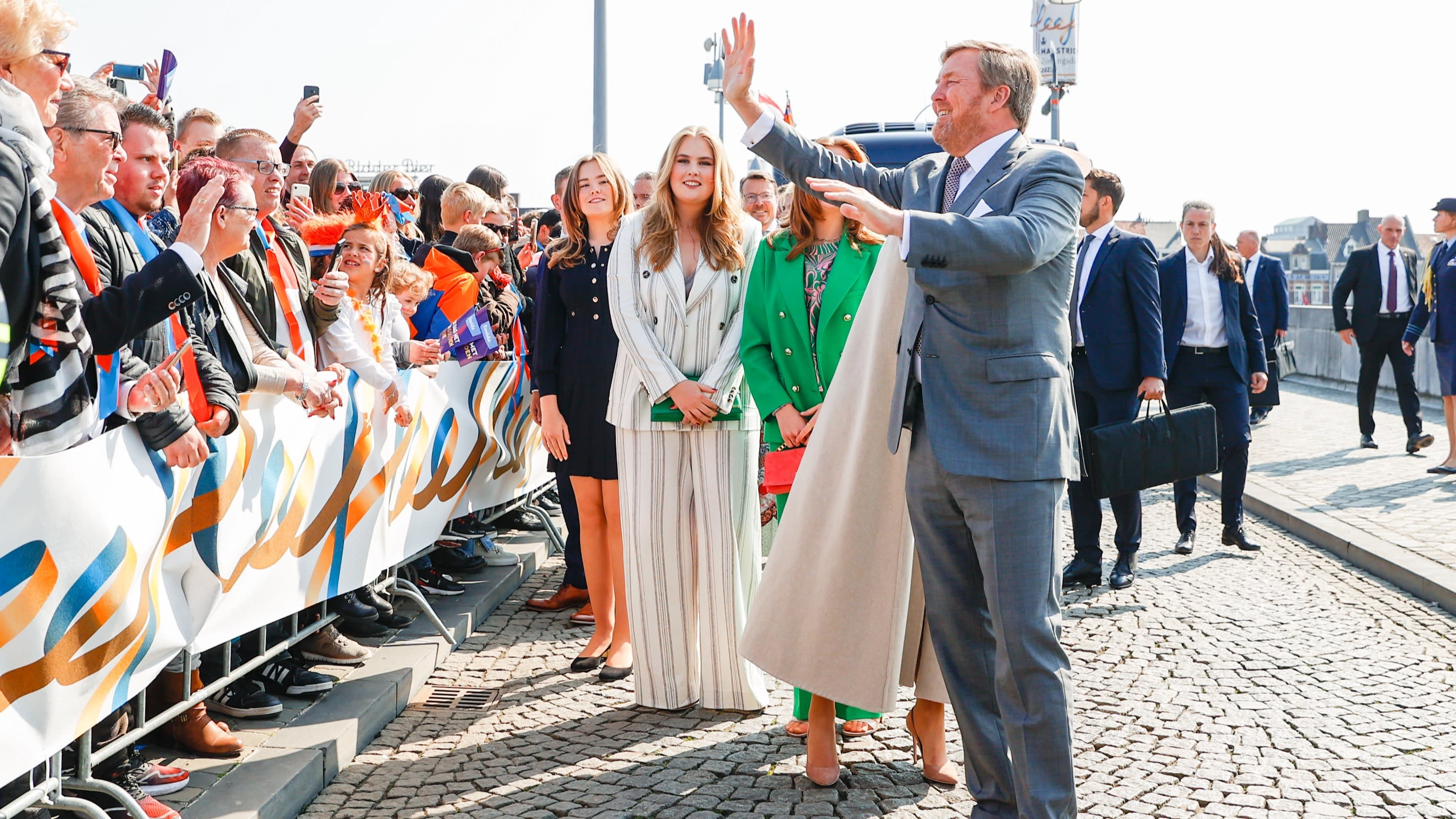 Koningspaar en prinsessen aangekomen in Maastricht