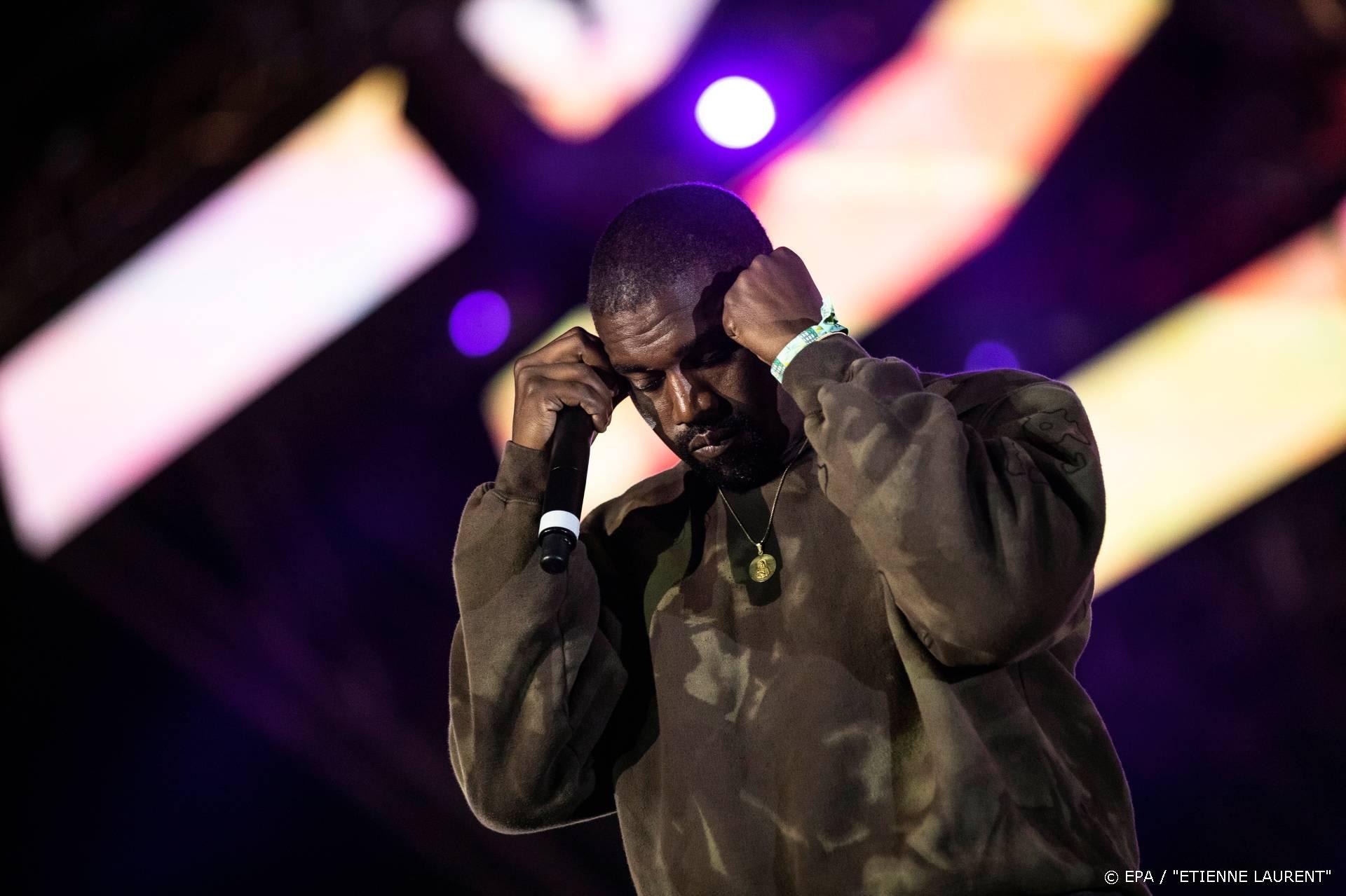 Kanye West huurt extra campagnemedewerkers in