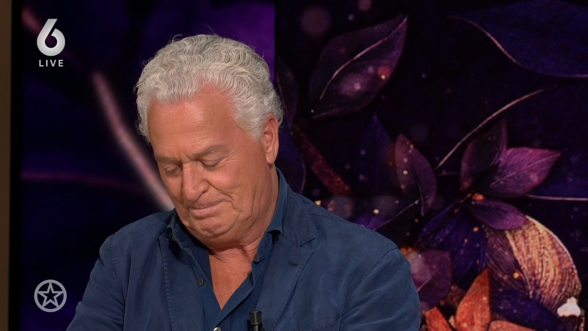 Bram Moszkowicz zichtbaar emotioneel in Shownieuws na overlijden moeder