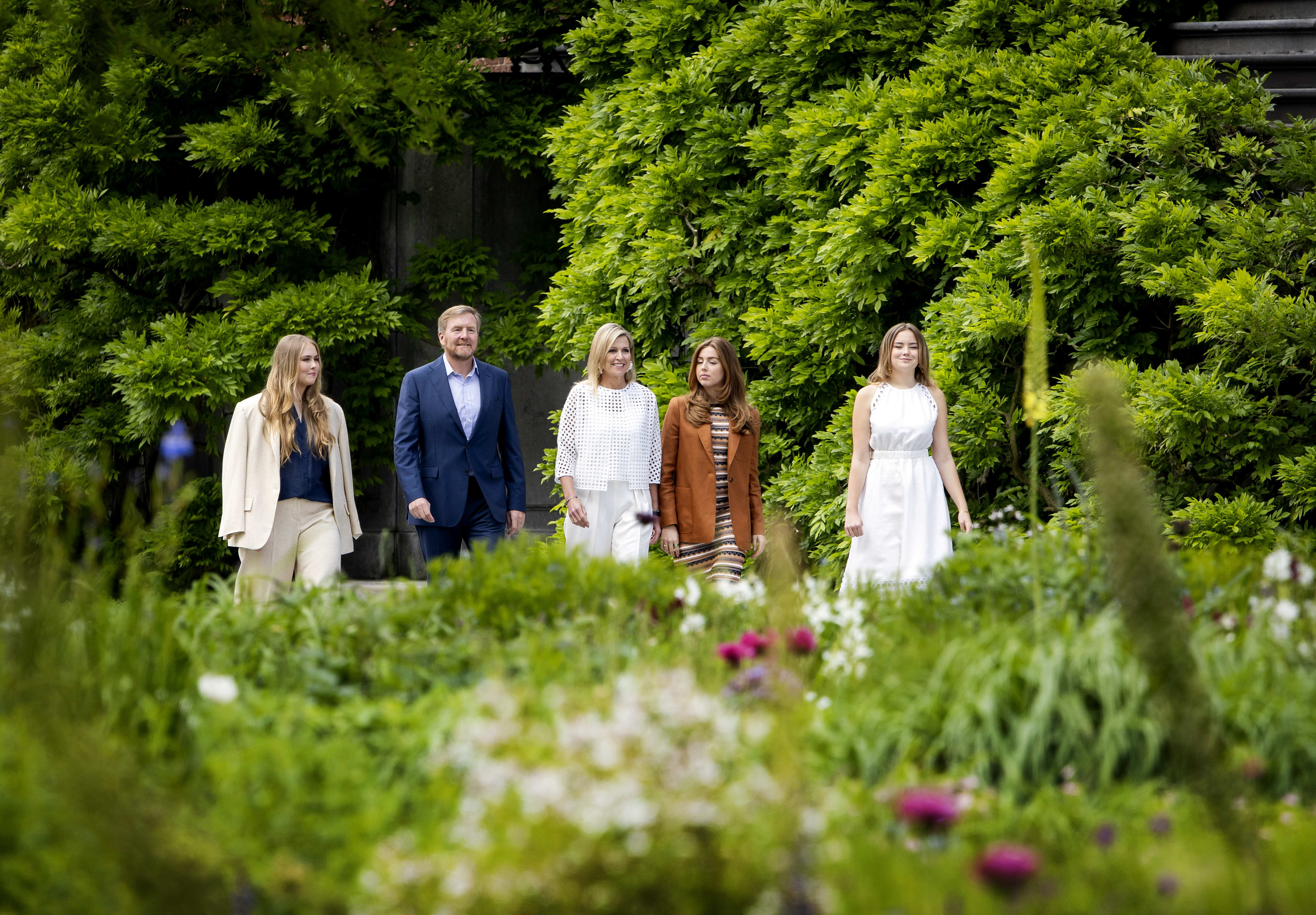 Koninklijk gezin poseert weer voor zomerfotosessie