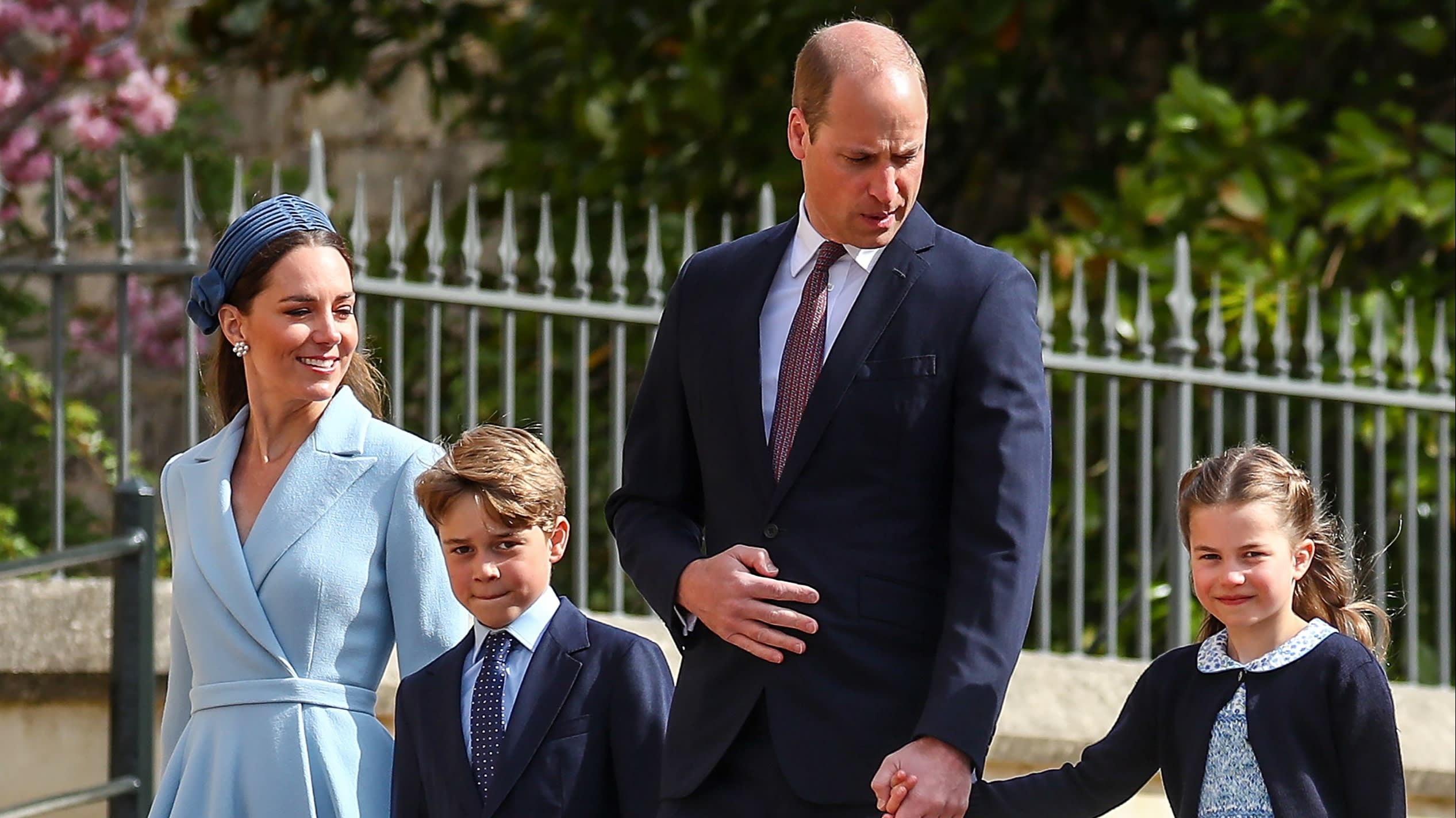 Kinderen prins William voor het eerst bij paasdienst