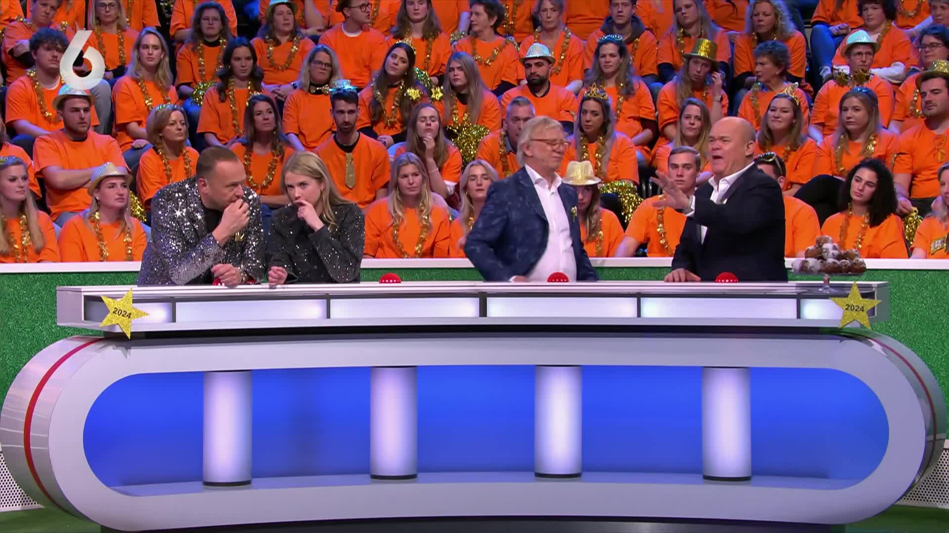 Debbie betrapt Paul op valsspelen in Ik Hou van Holland