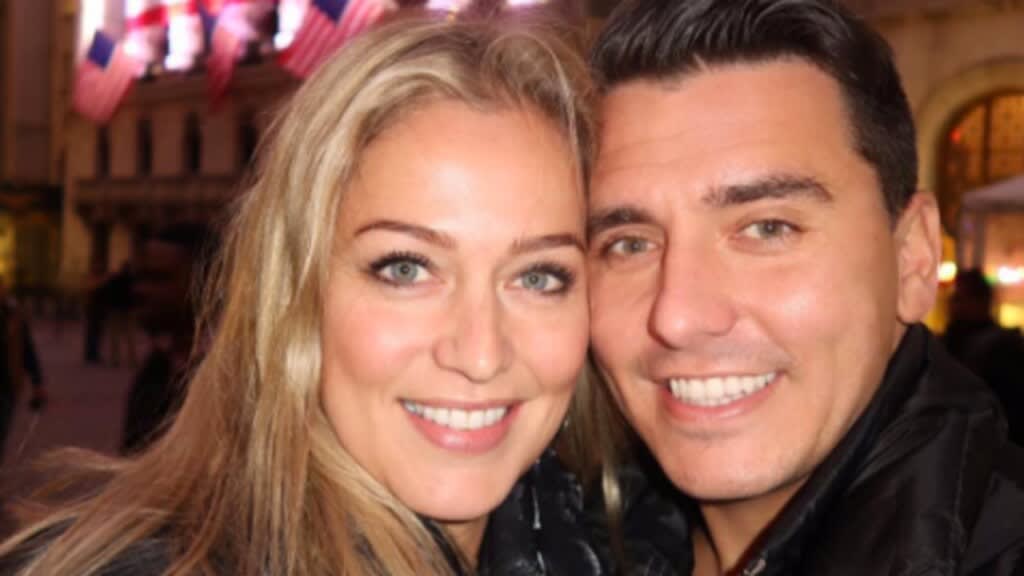 ZIEN: Jan Smit deelt trots bikinifoto van vrouw
