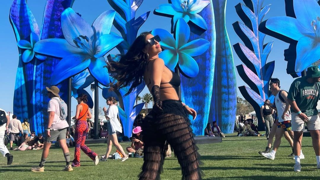 ZIEN: Schaars geklede Yolanthe viert feest op Coachella