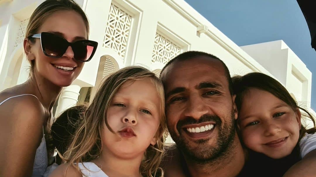 Badr Hari vertikt het om luiers te verschonen: 'Anders ga ik overgeven'