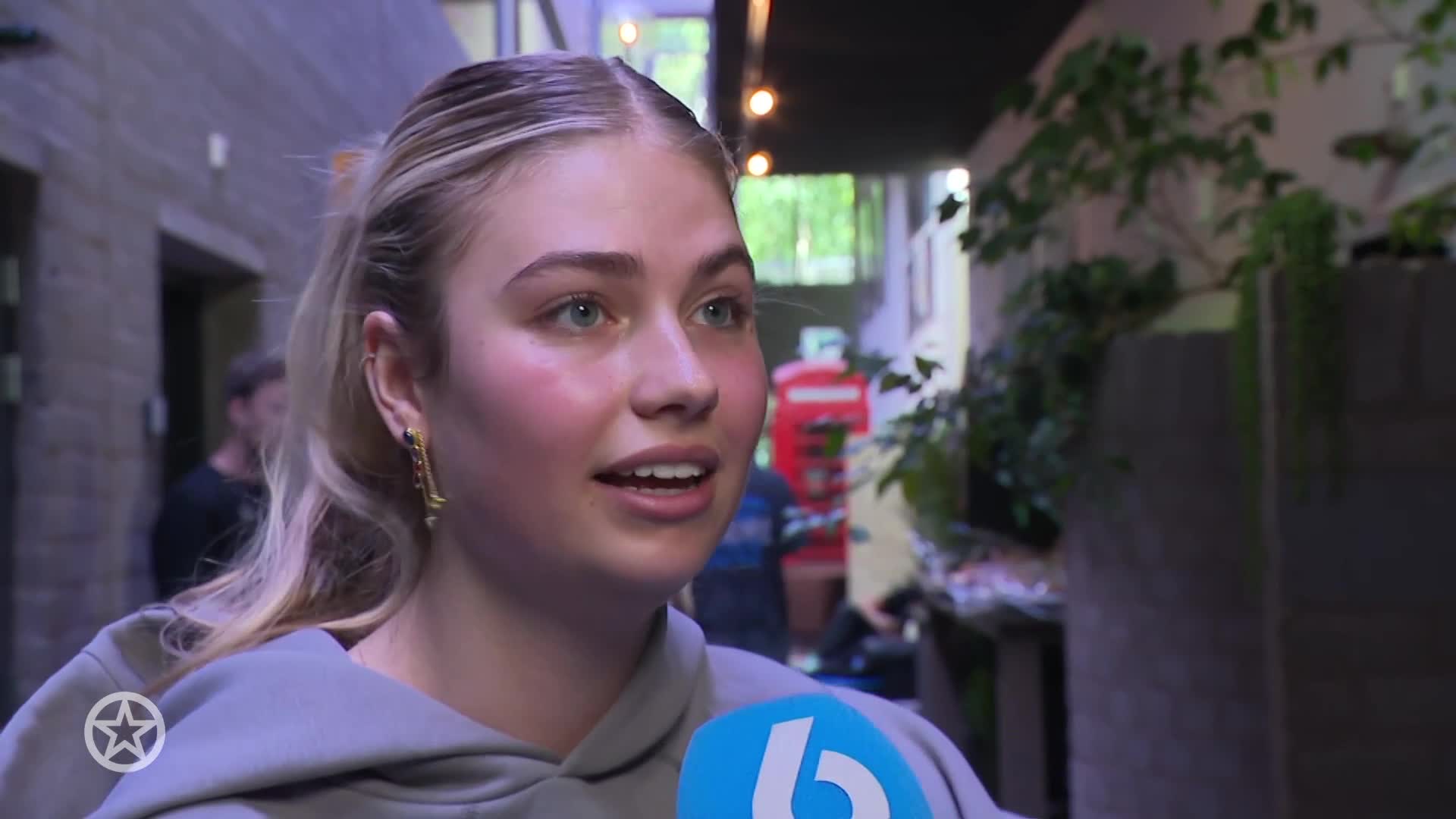 Roxy Dekker over housenummer met Ronnie Flex