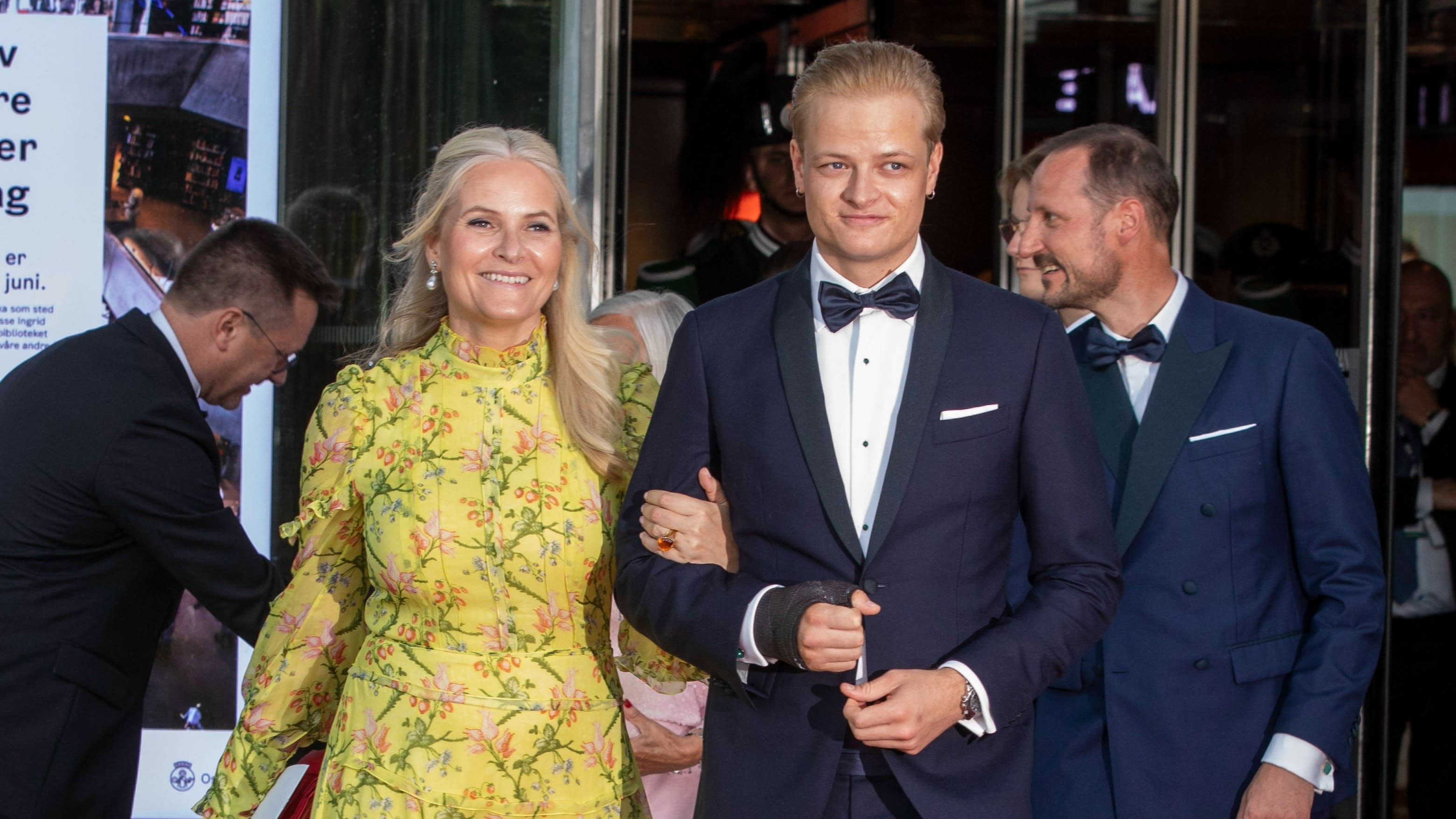 Noorse kroonprinses weer in het openbaar na heftige aanklachten tegen zoon