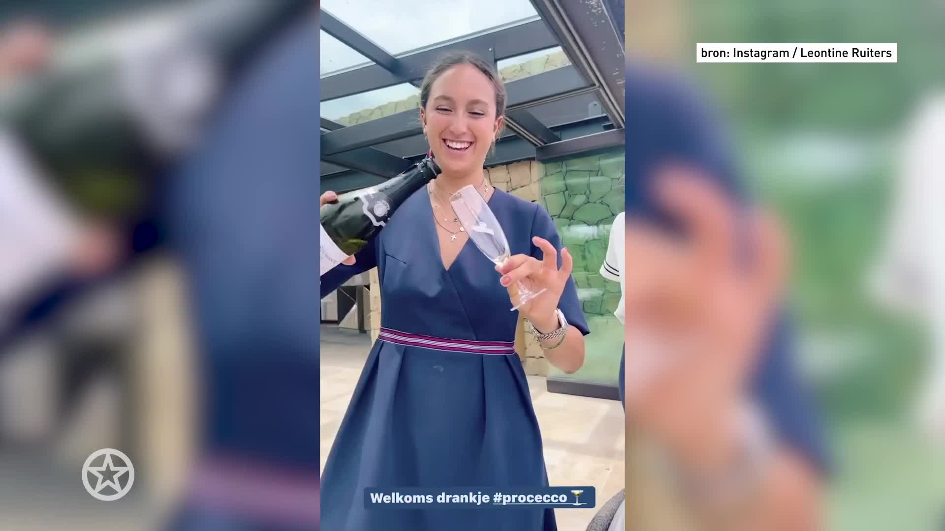 Leontine Ruiters met vriendinnen op vakantie