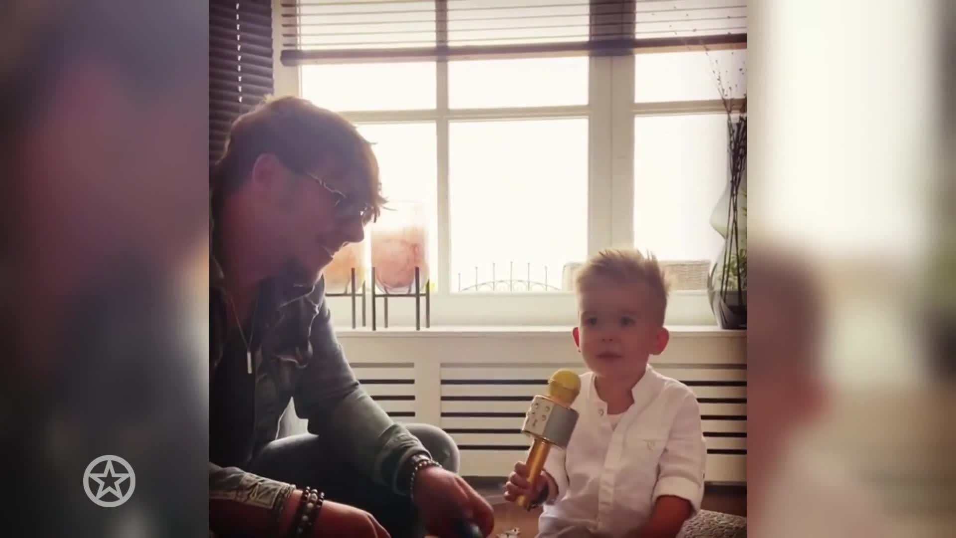 Duet Jan Dulles met zoontje