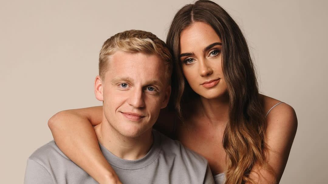 Donny van de Beek en Estelle Bergkamp ouders geworden van dochtertje 