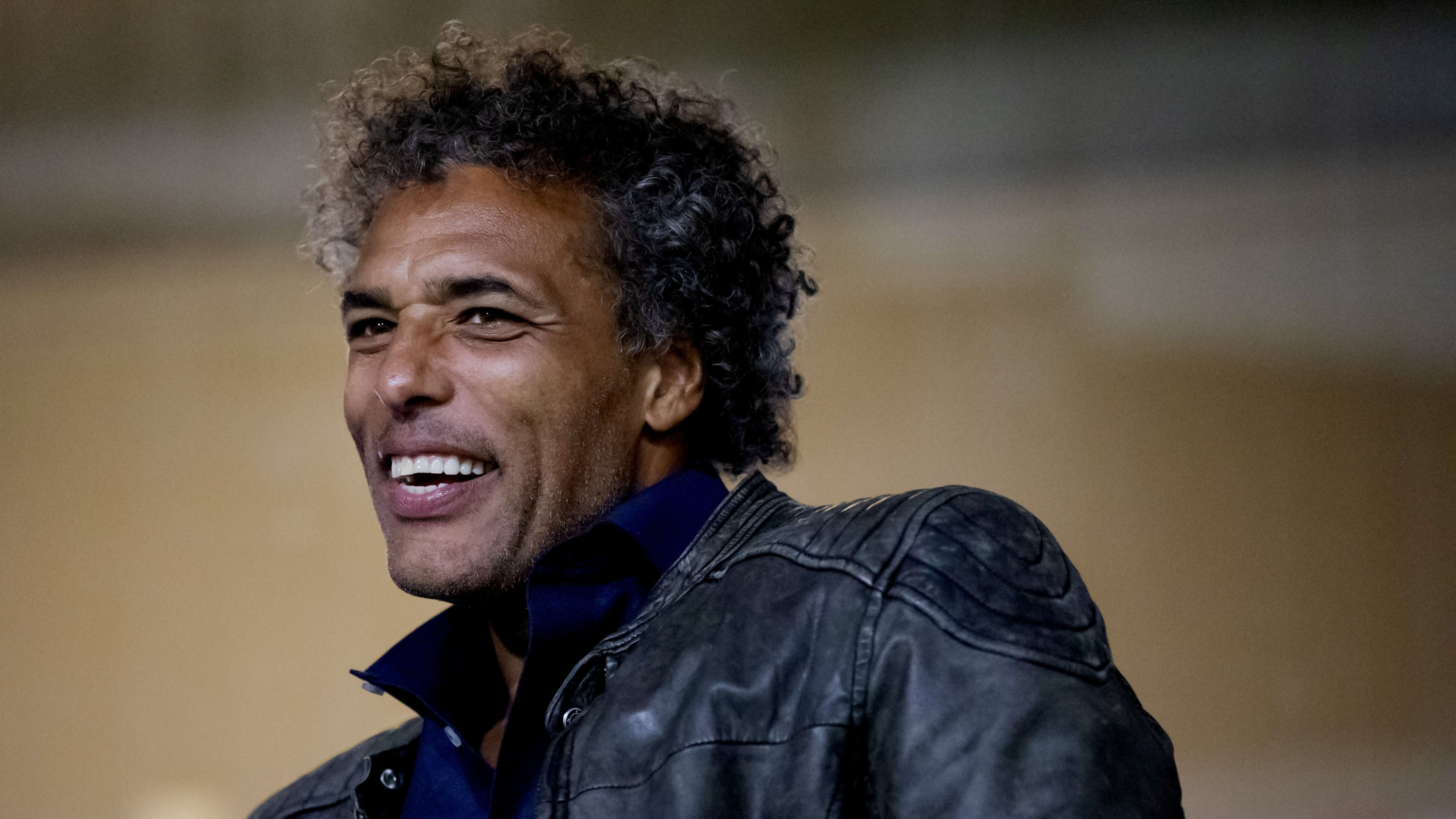 Pierre van Hooijdonk wordt na vijandige opmerking in Studio Voetbal vervangen door deze trainer