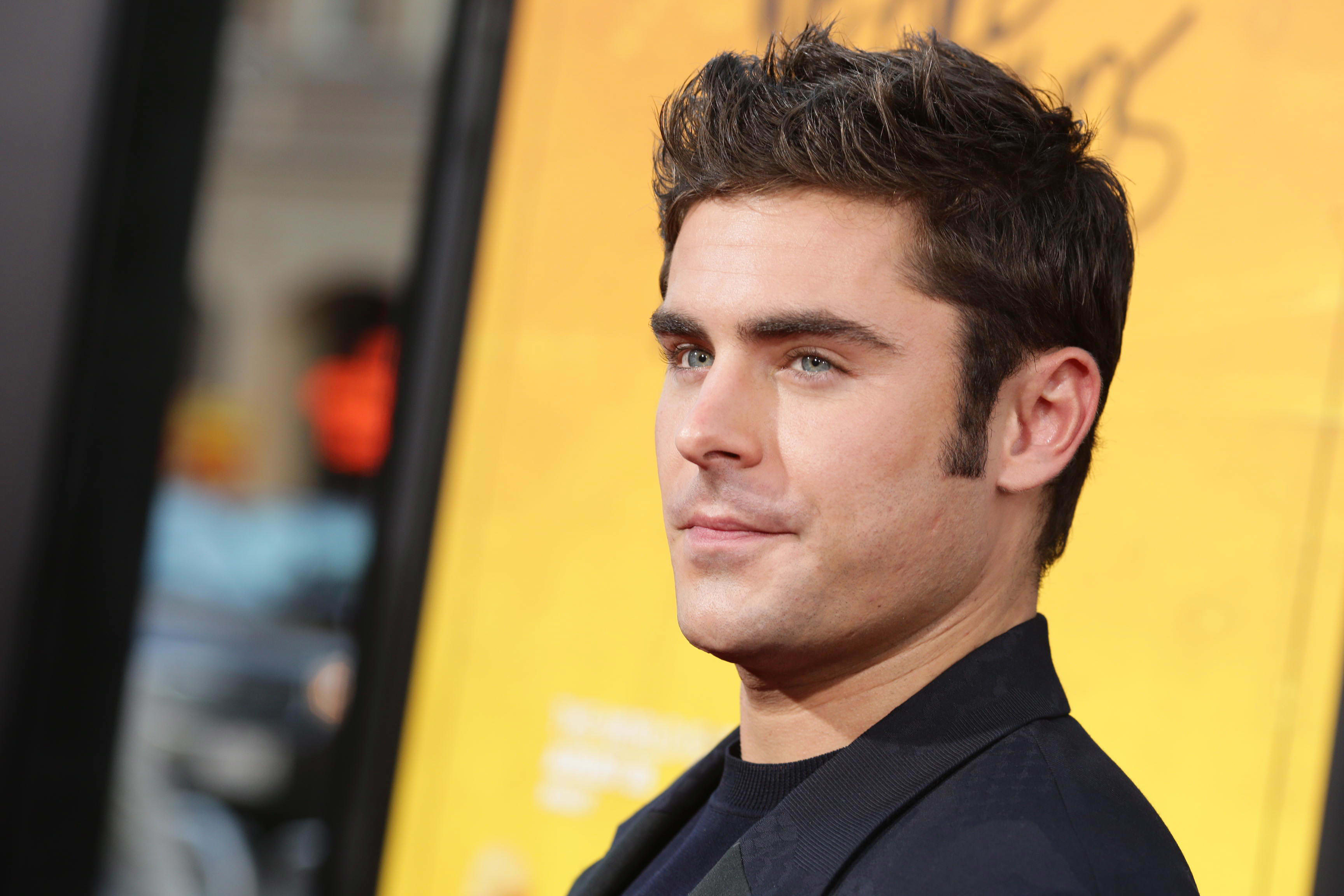 Fans in shock: 'Zac Efron verpest door plastische chirurgie'