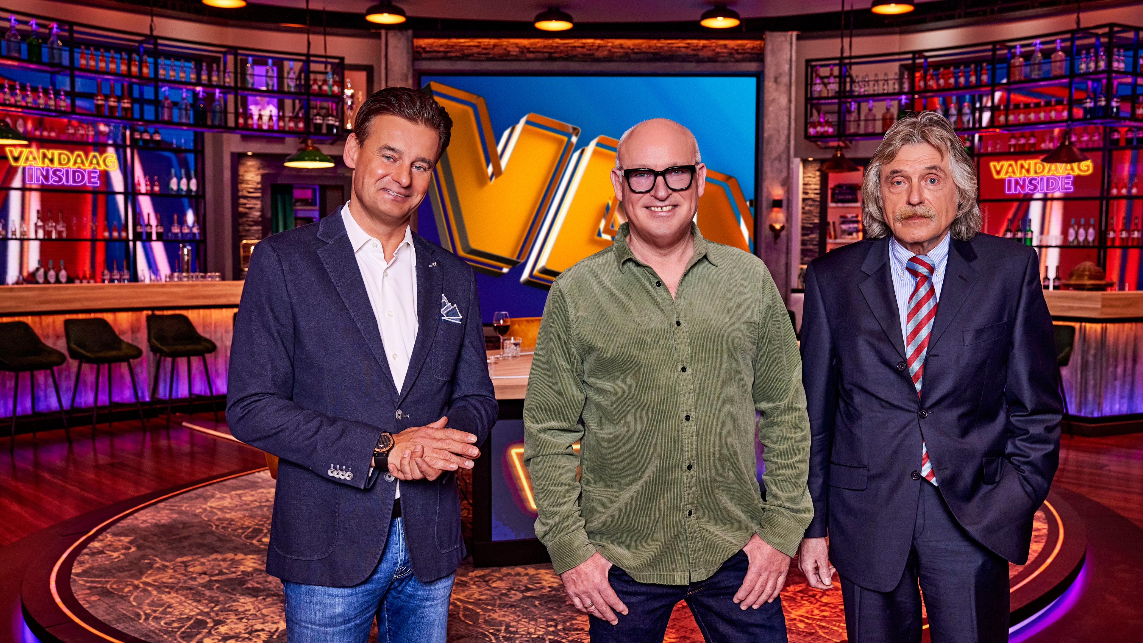 Wilfred, Johan en René tekenen live op tv nieuw contract