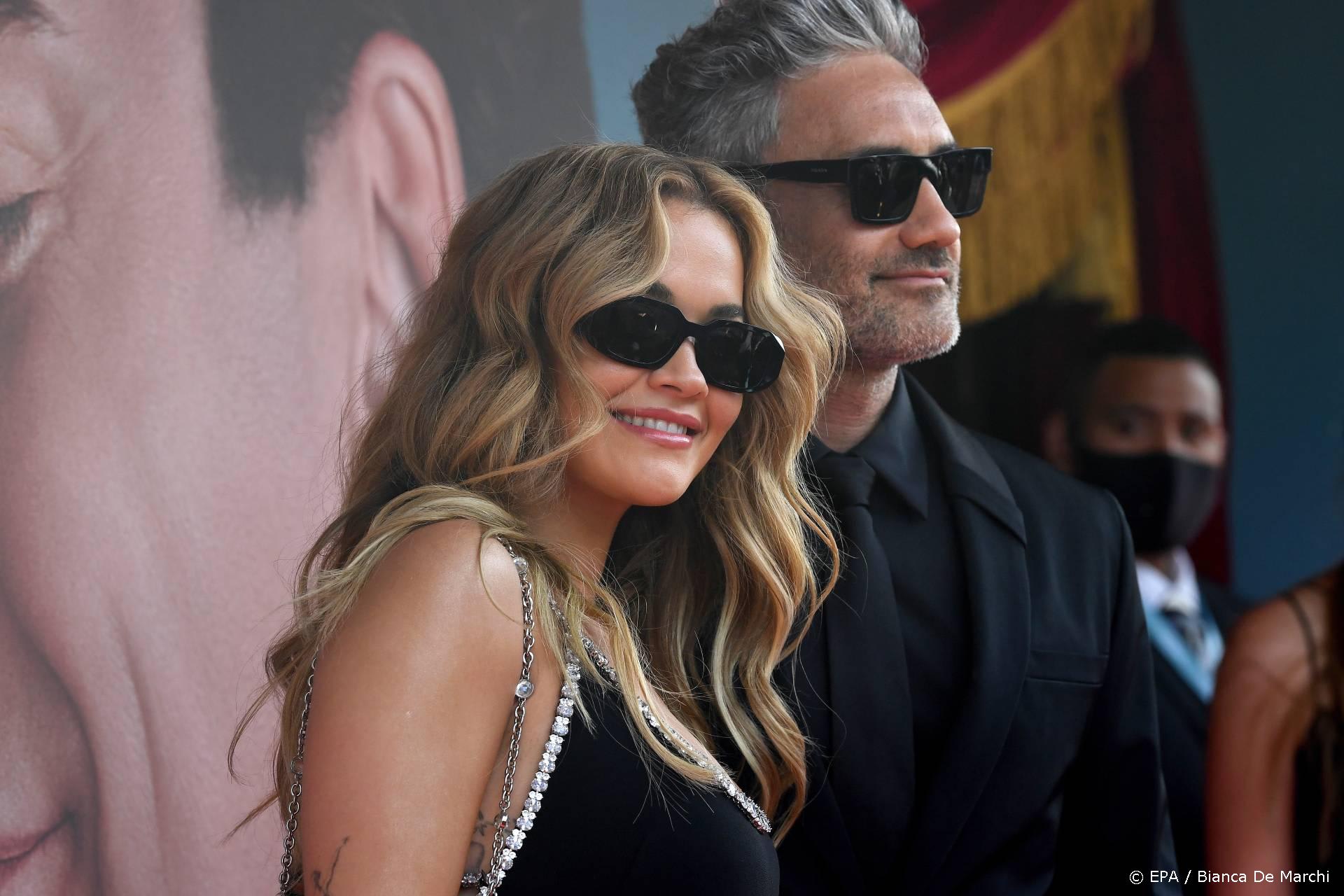 Rita Ora en Taika Waititi zijn verloofd