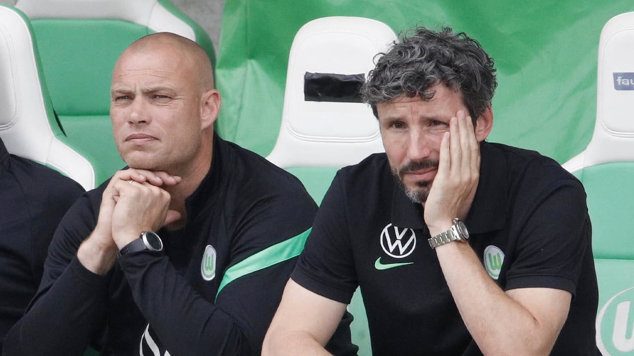 Ook Van Bommels assistent Hofland weg bij Wolfsburg