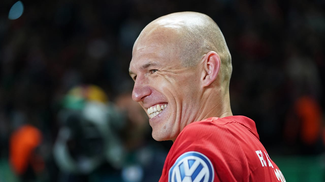 Robben trekt voetbalschoenen weer even aan