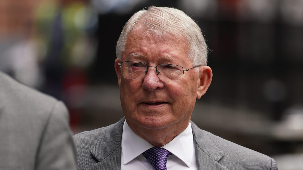 'Manchester United beëindigt ambassadeurscontract Sir Alex Ferguson om kosten te besparen'