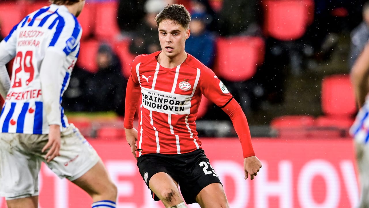 PSV wint dankzij doelpunt Veerman met 3-1 van Heerenveen