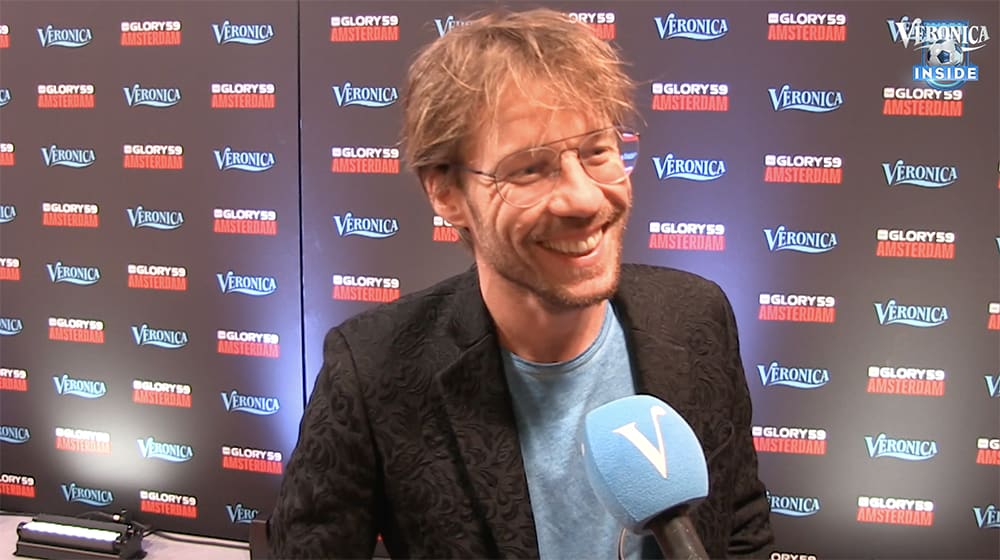 Giel Beelen daagt verslaggever uit: 'Met jou durf ik wel de ring in!'