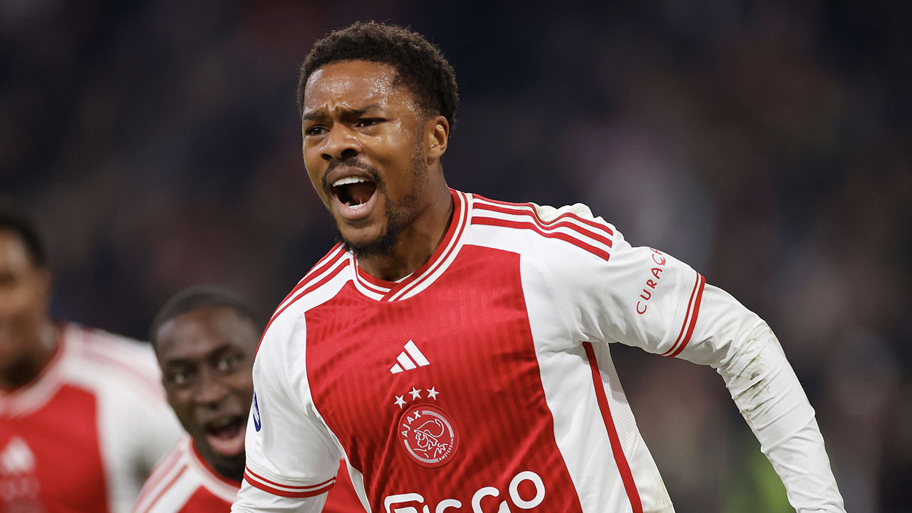 Ajax verslaat sc Heerenveen en verlaat kelder van Eredivisie